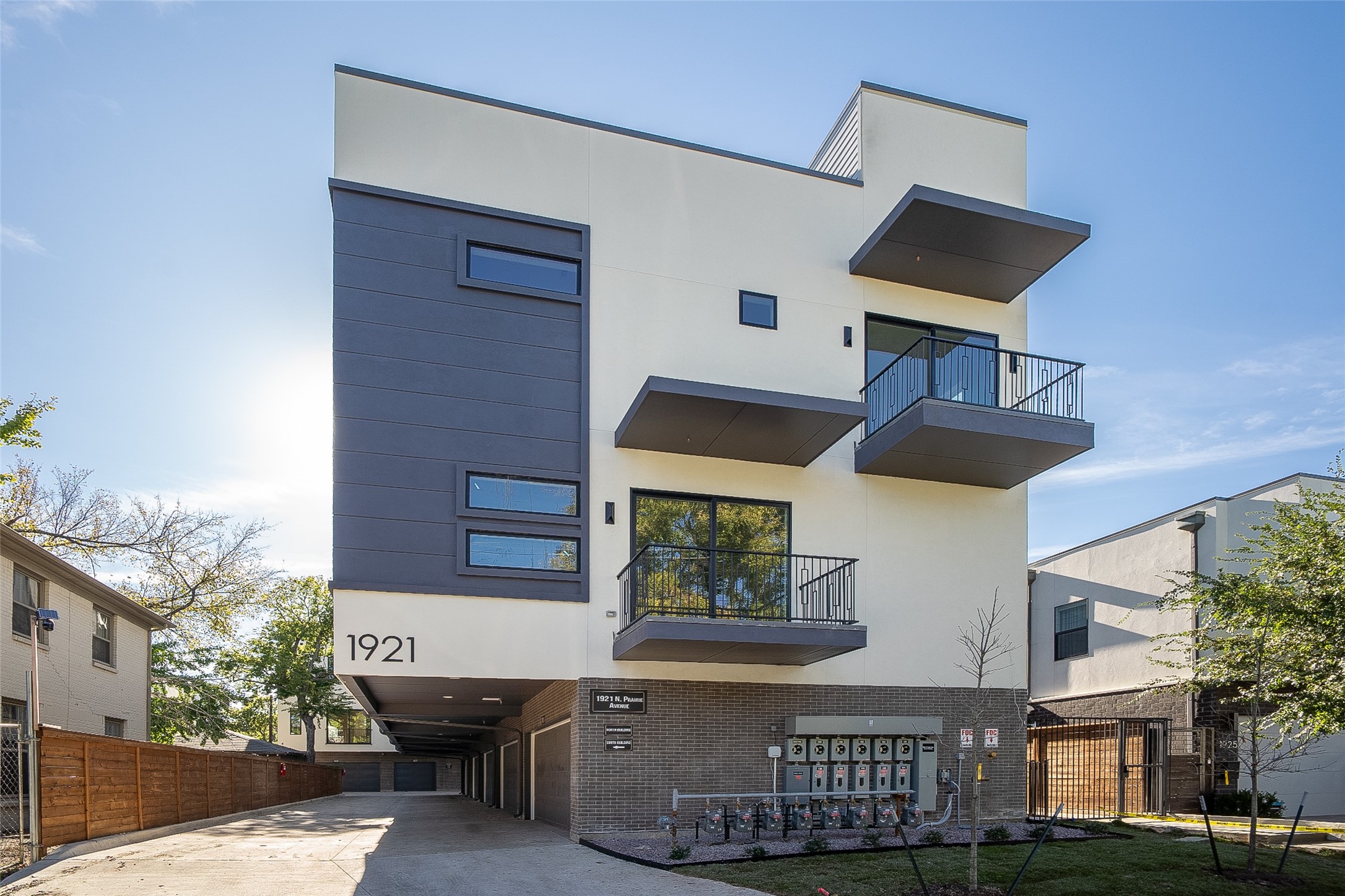 1921 N Prairie Avenue 104