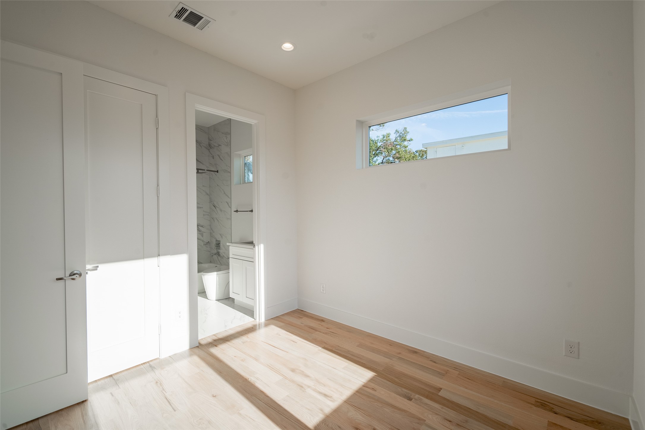 1921 N Prairie Avenue 104