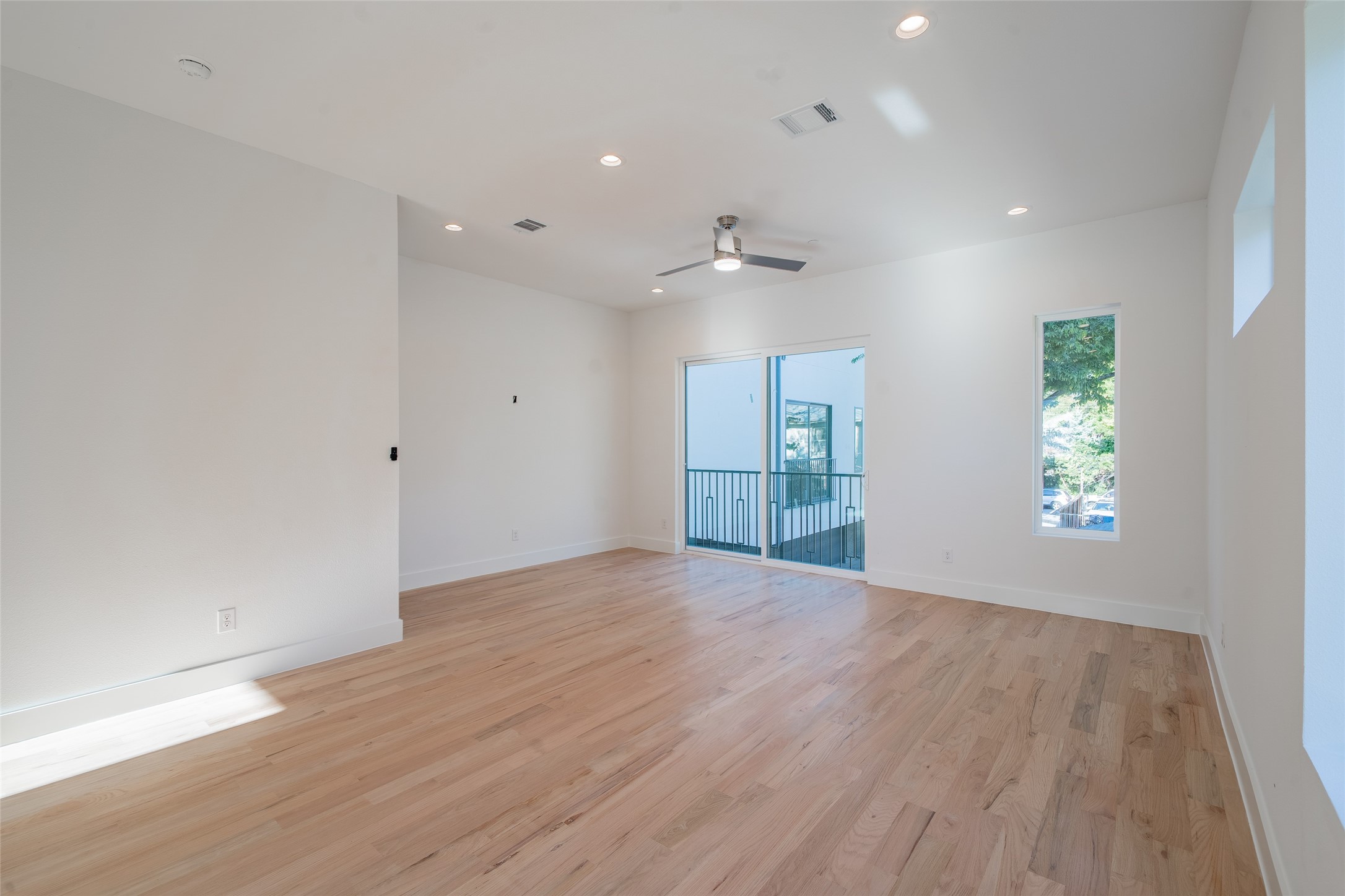 1921 N Prairie Avenue 104