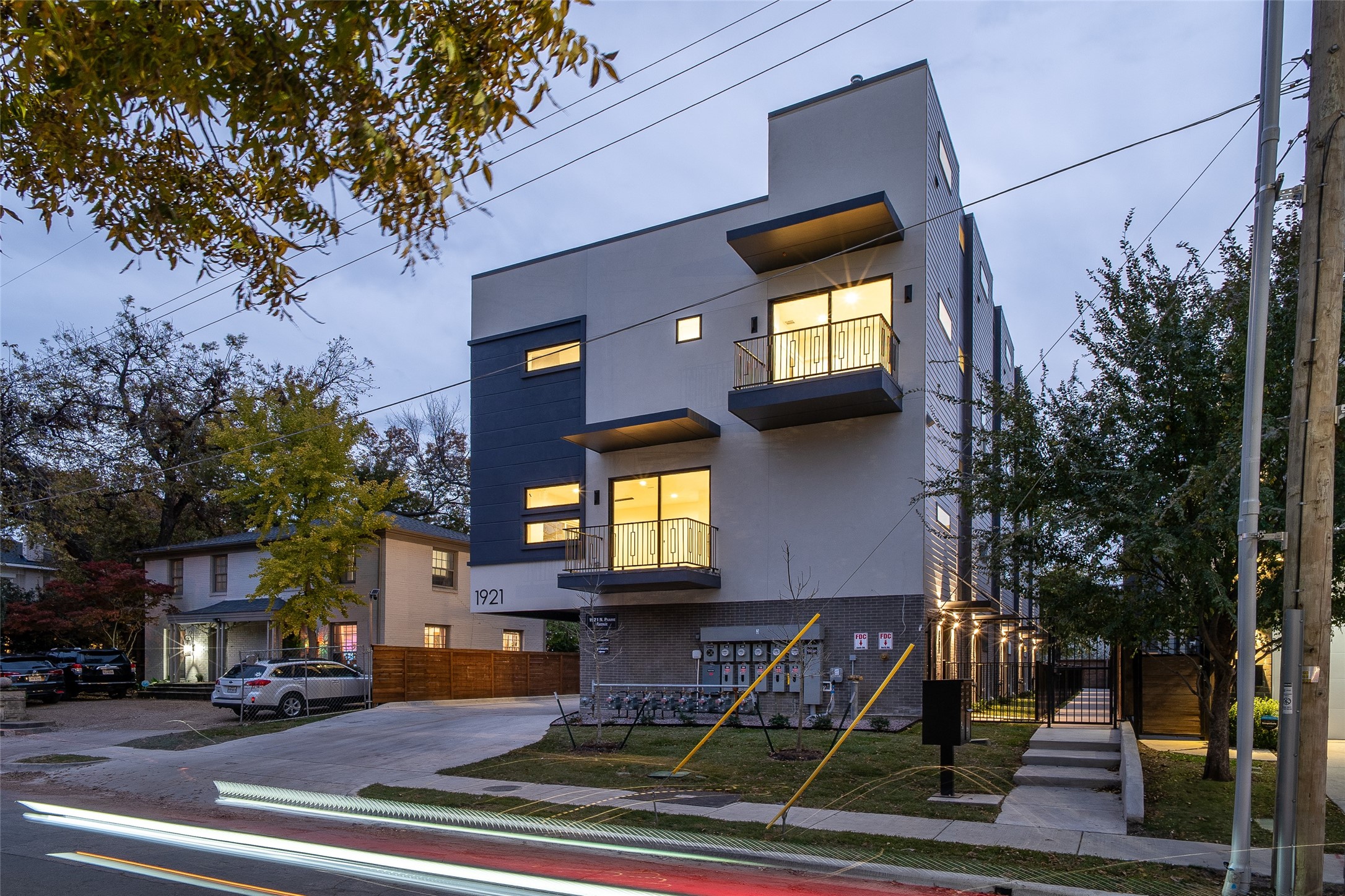 1921 N Prairie Avenue 104