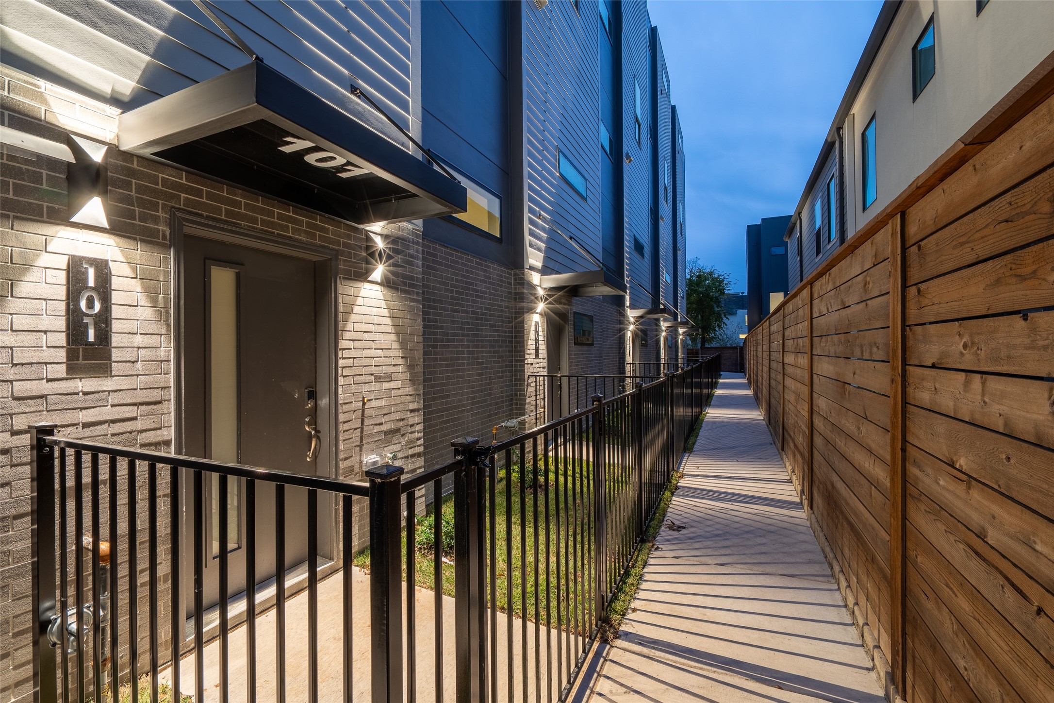 1921 N Prairie Avenue 104