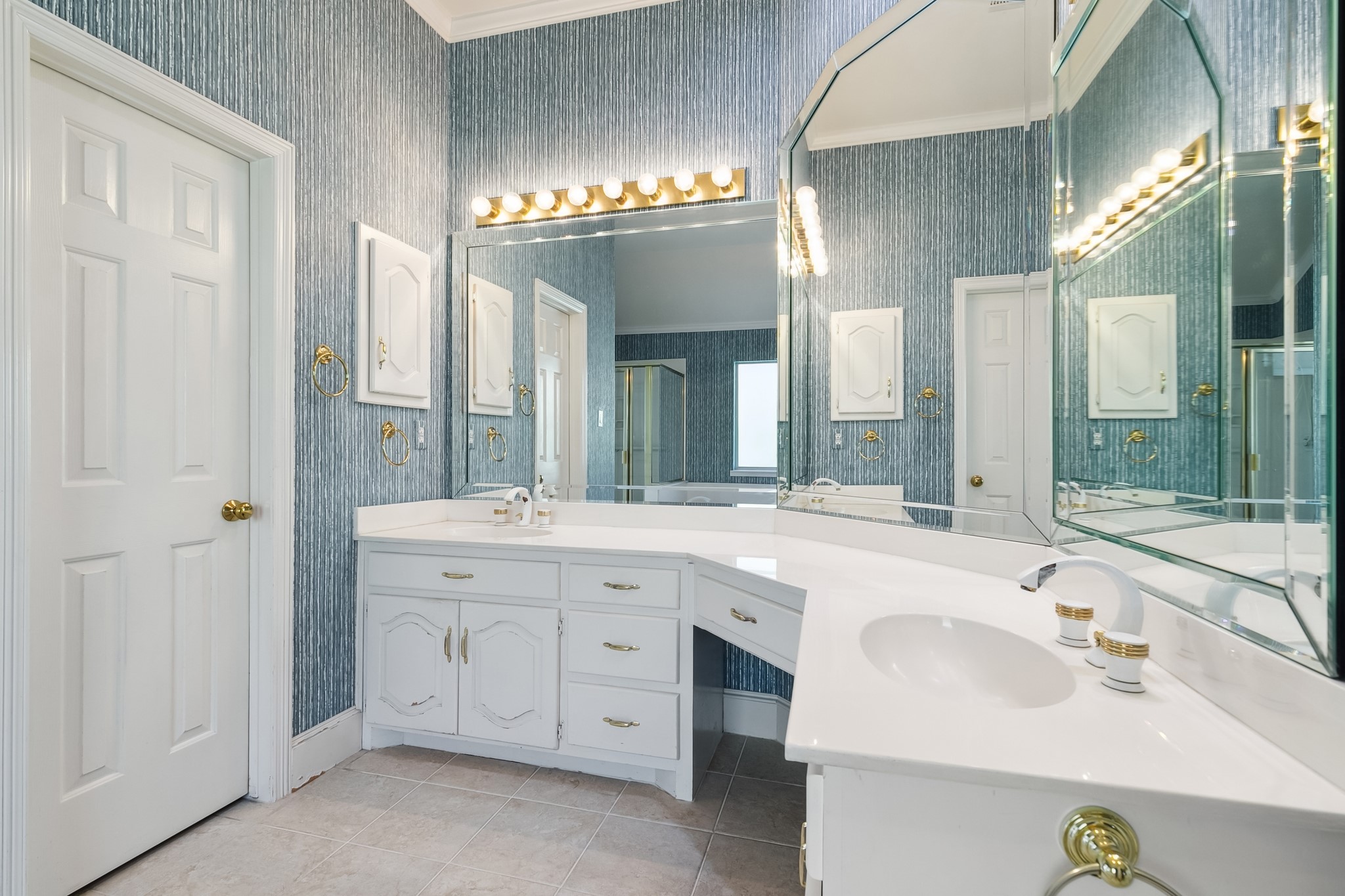 3919 Fairlakes Drive