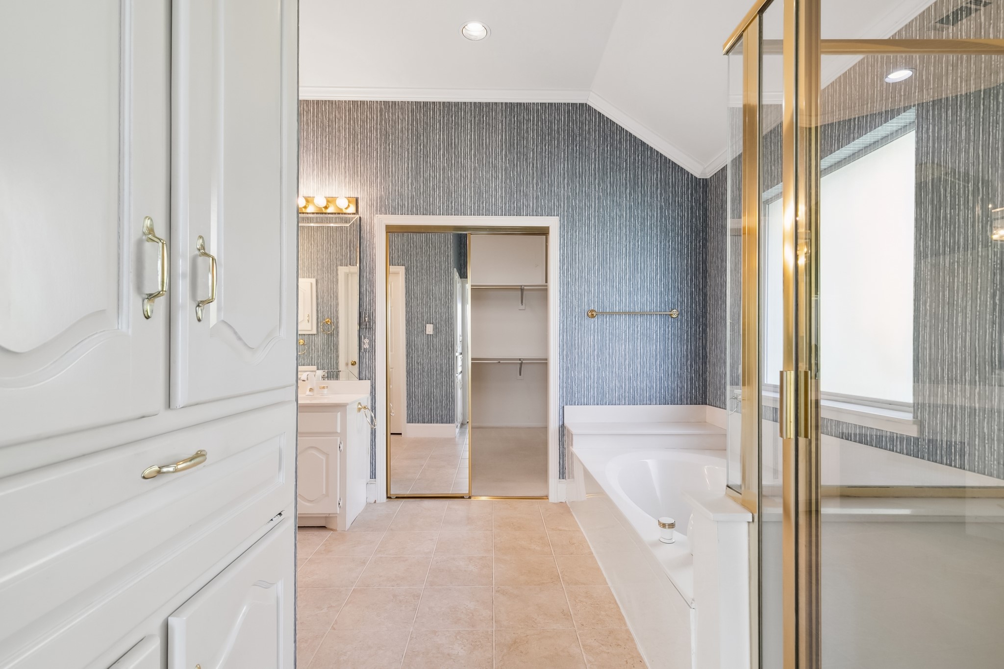 3919 Fairlakes Drive