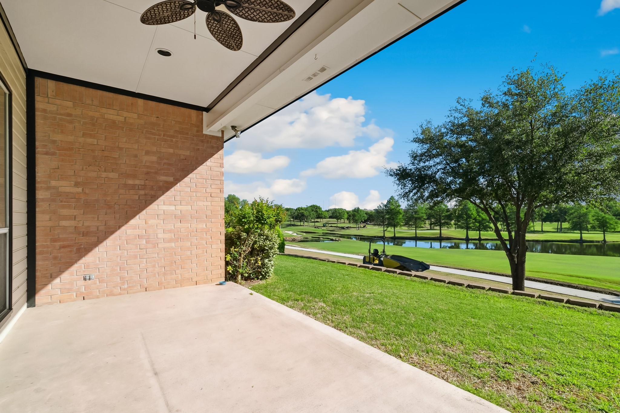 3919 Fairlakes Drive