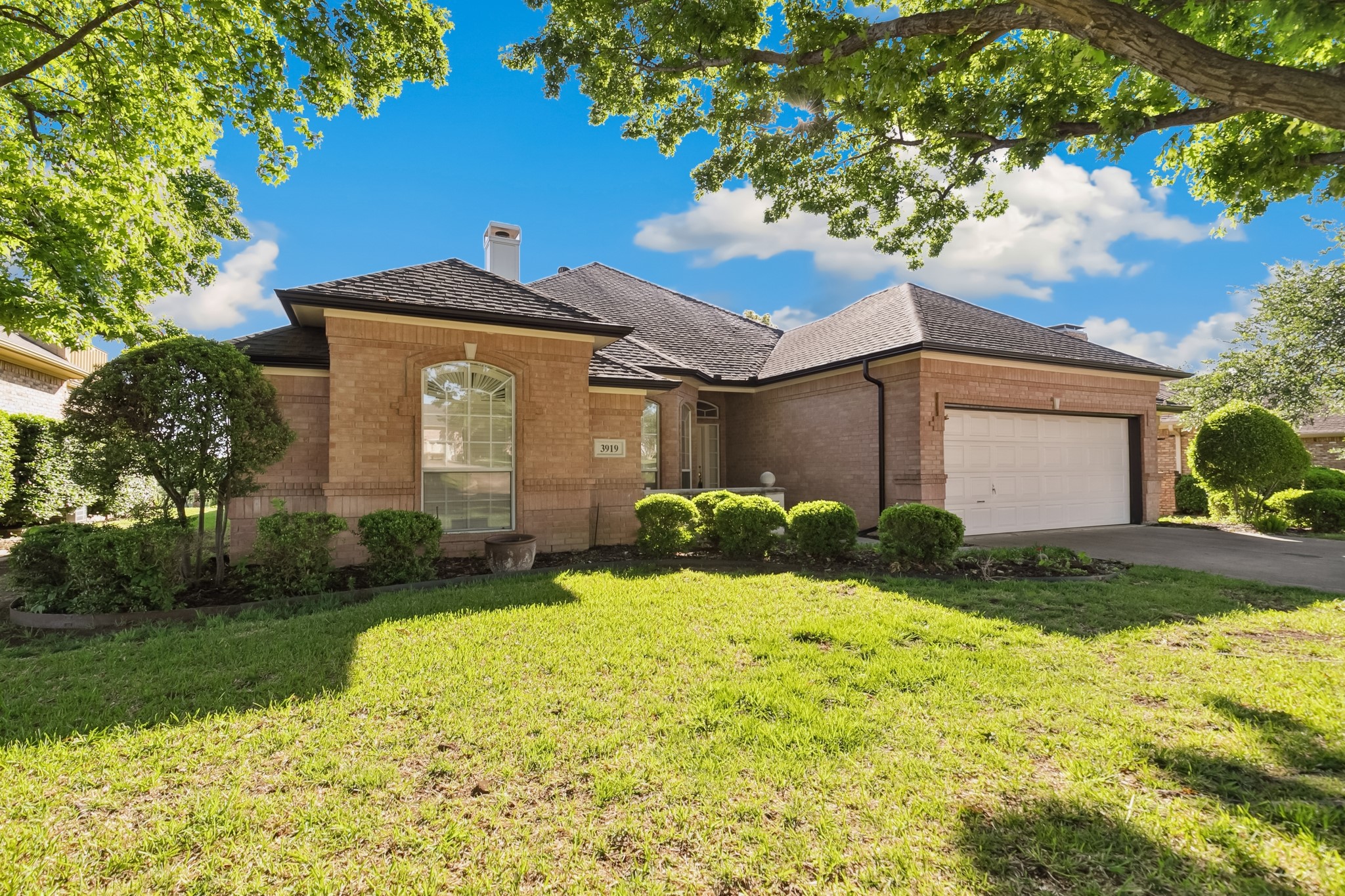 3919 Fairlakes Drive