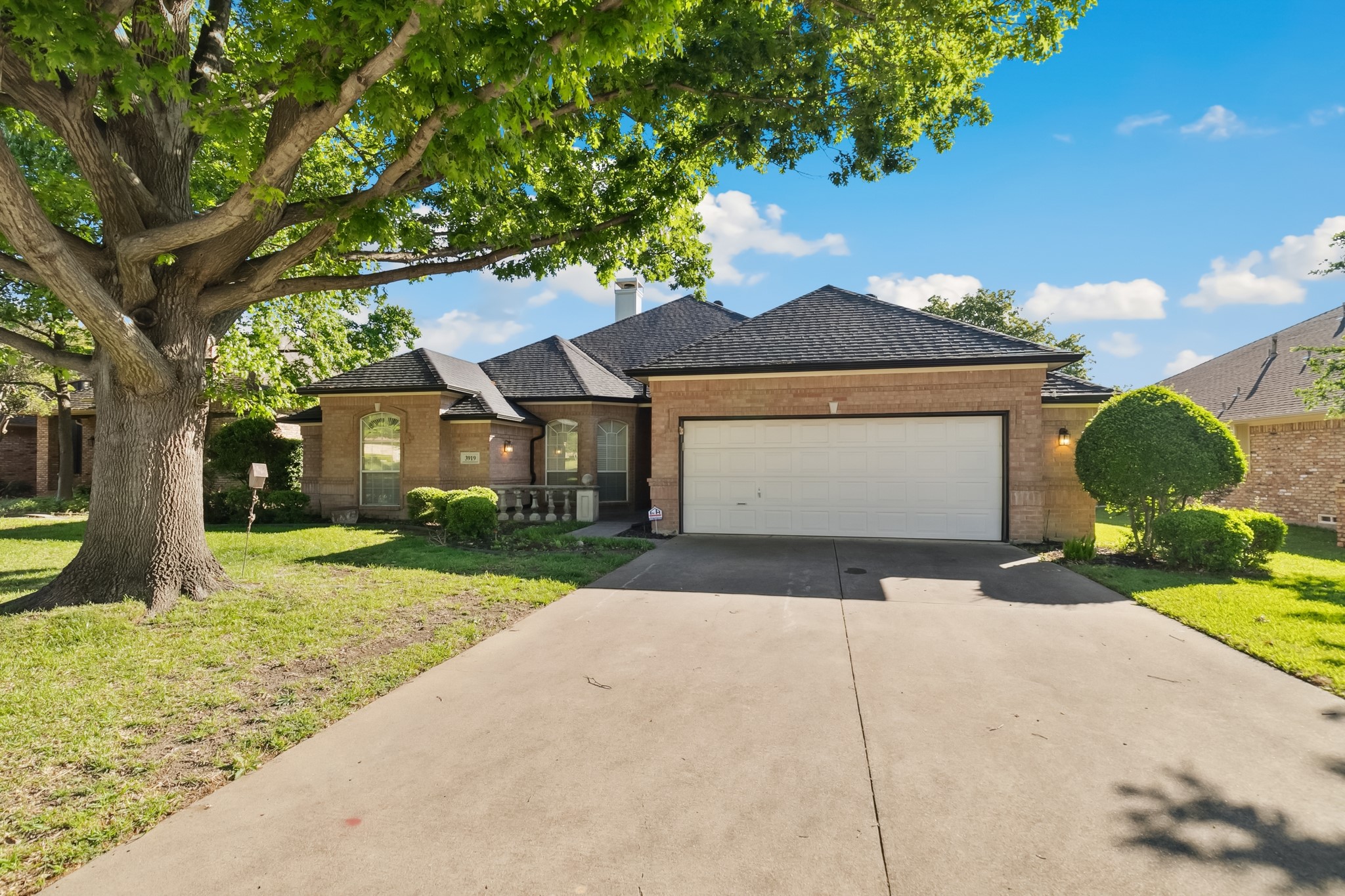 3919 Fairlakes Drive