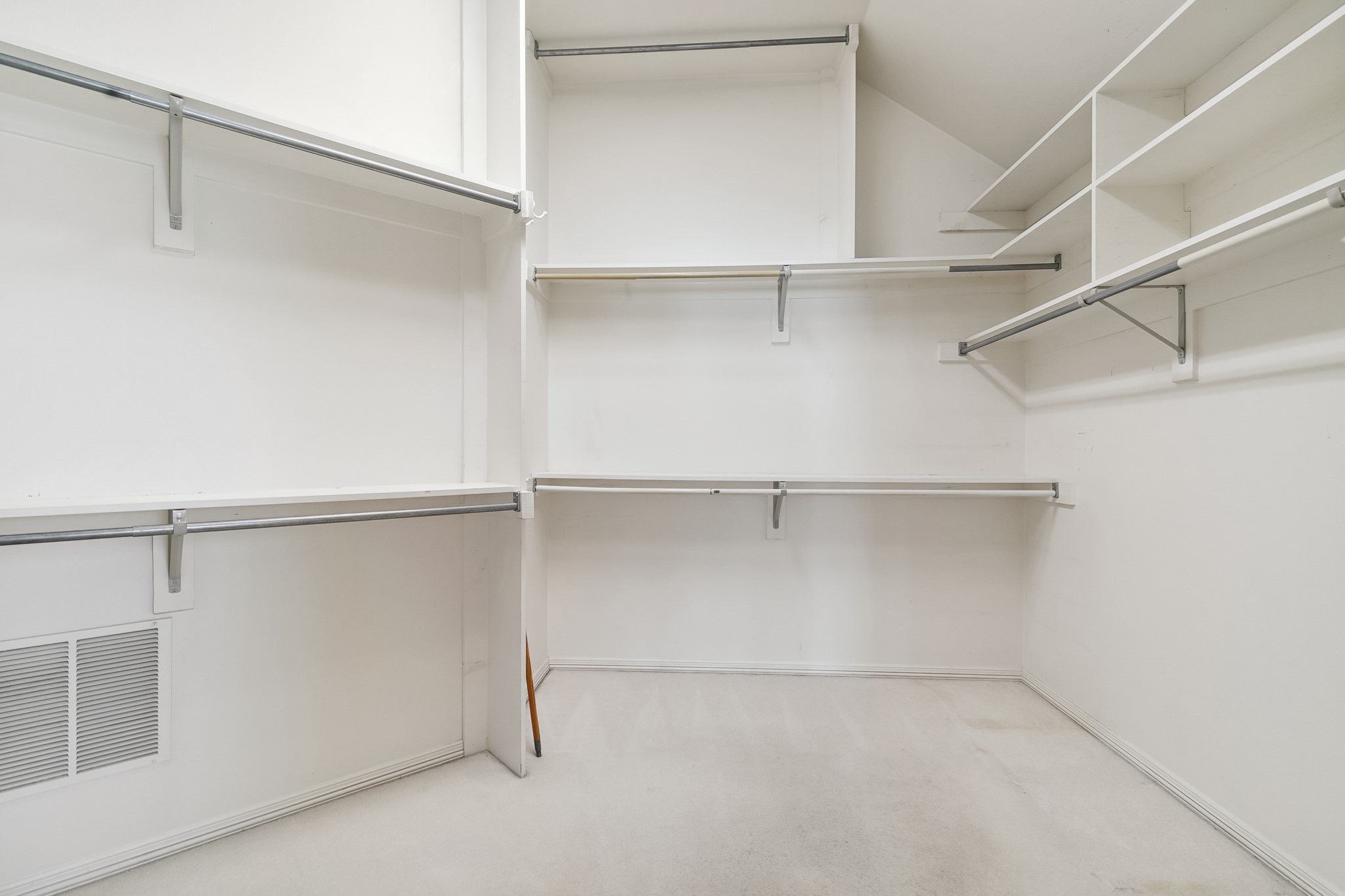 3919 Fairlakes Drive