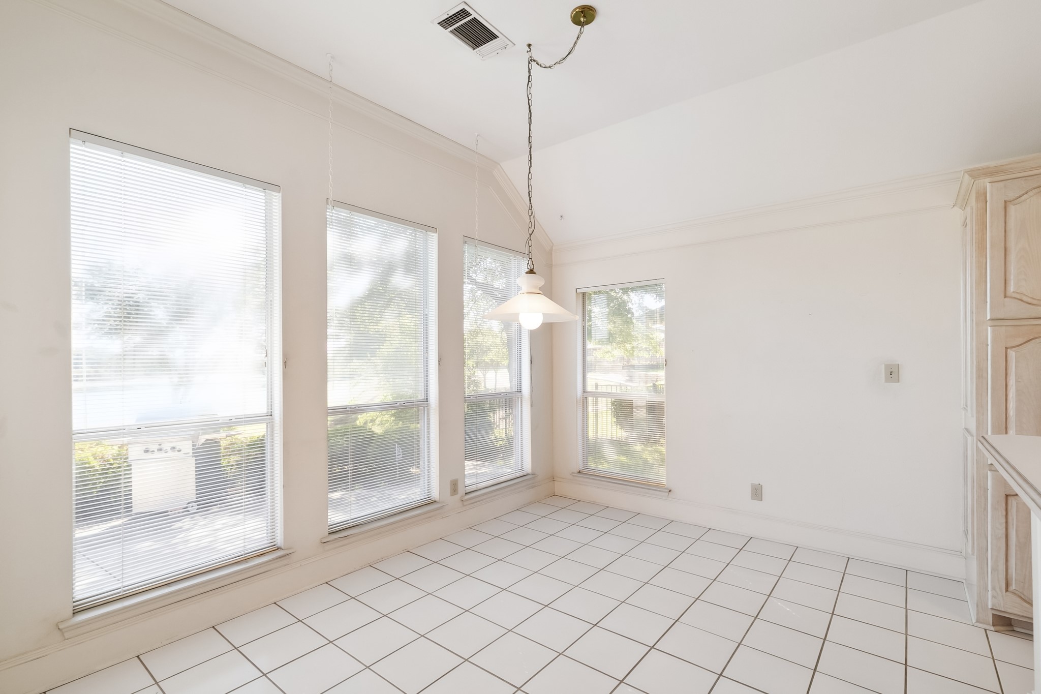 3919 Fairlakes Drive