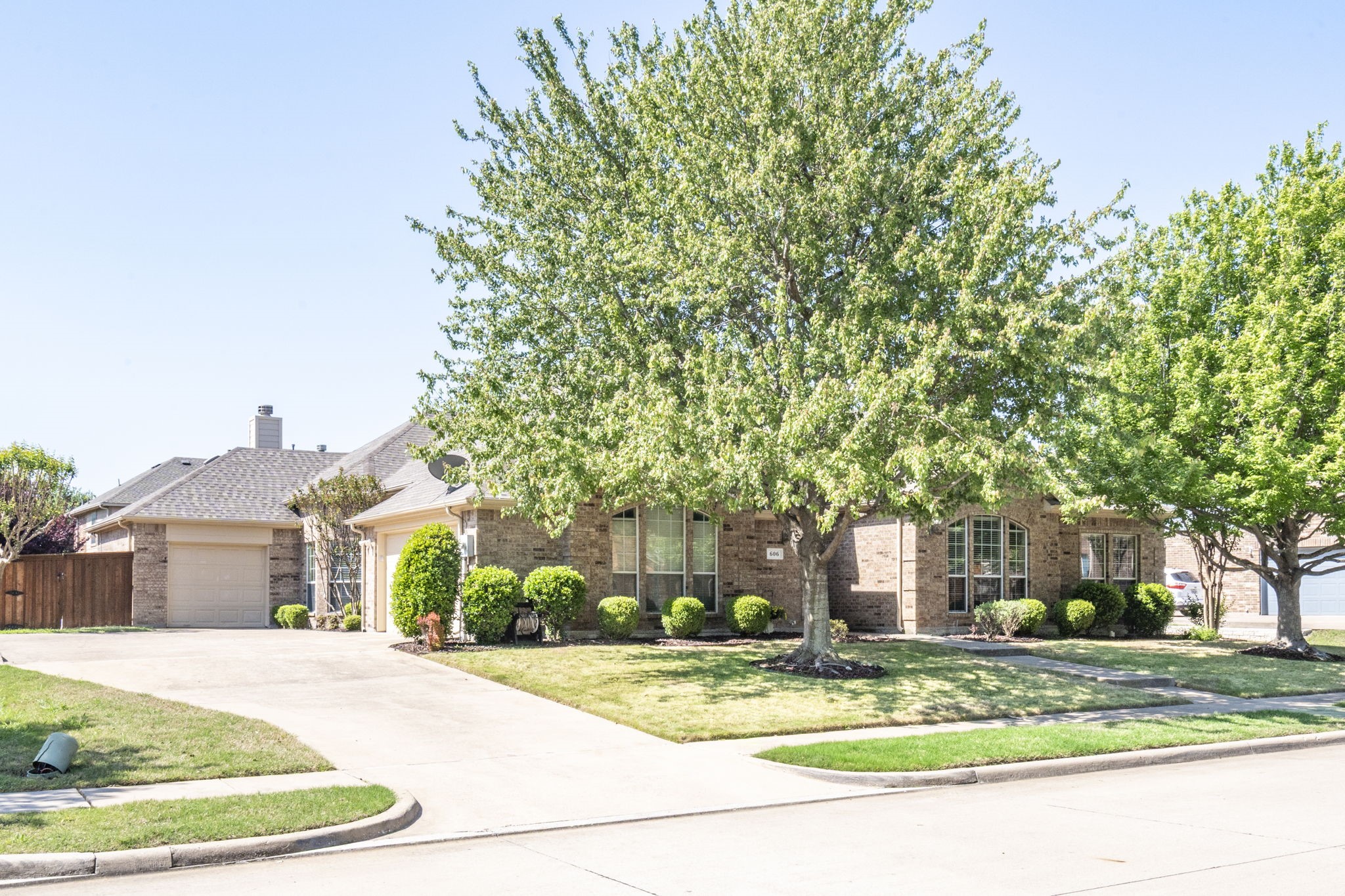 606 Lone Ridge Way