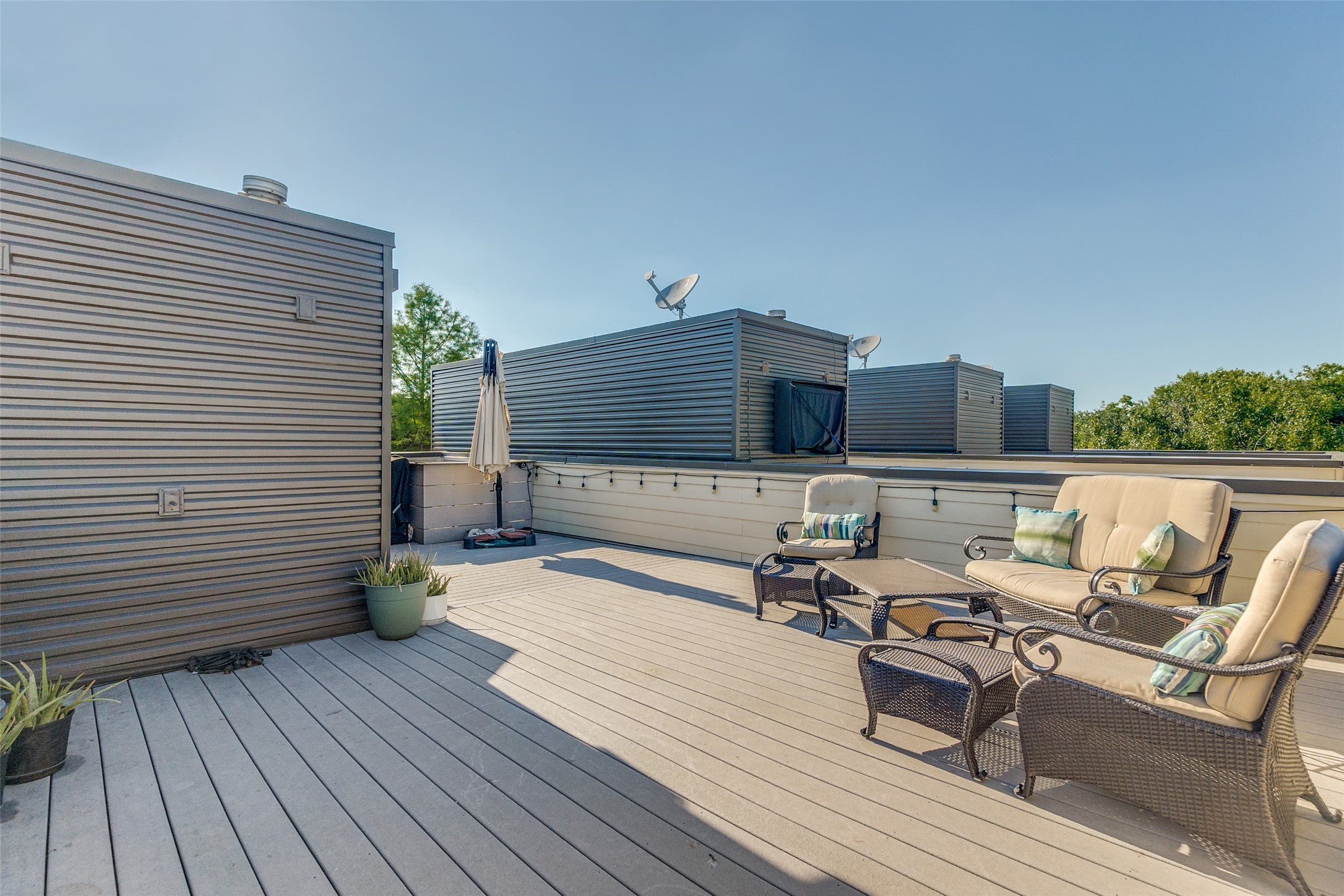 4140 Newton Avenue 17