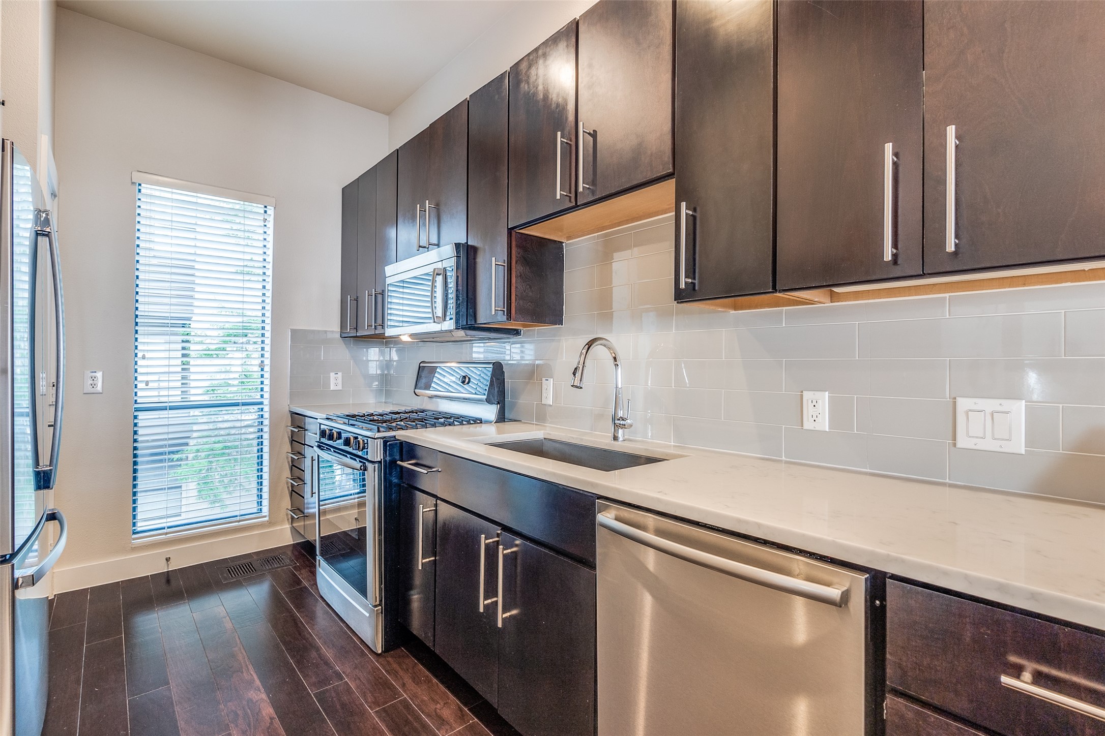 4140 Newton Avenue 17