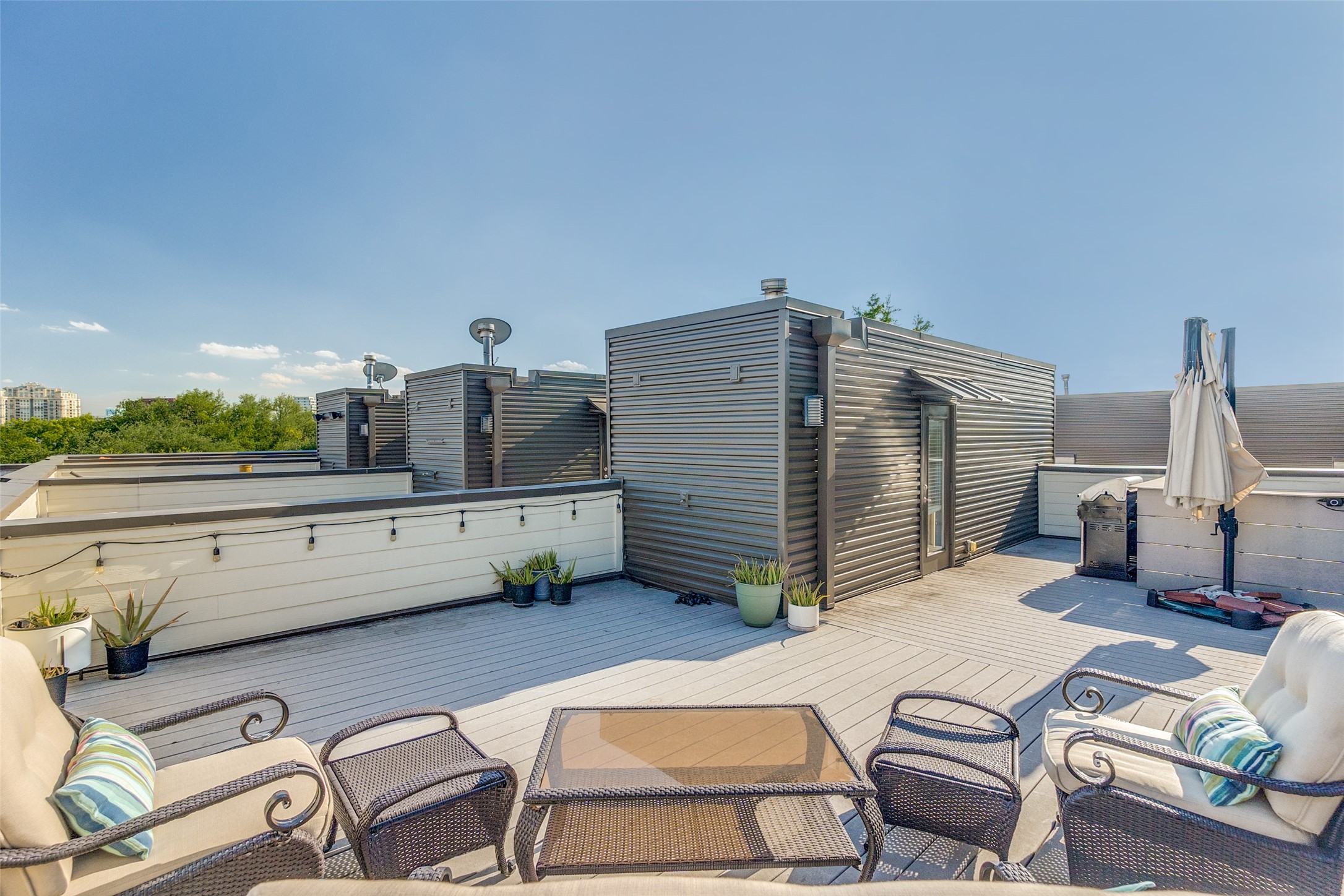 4140 Newton Avenue 17