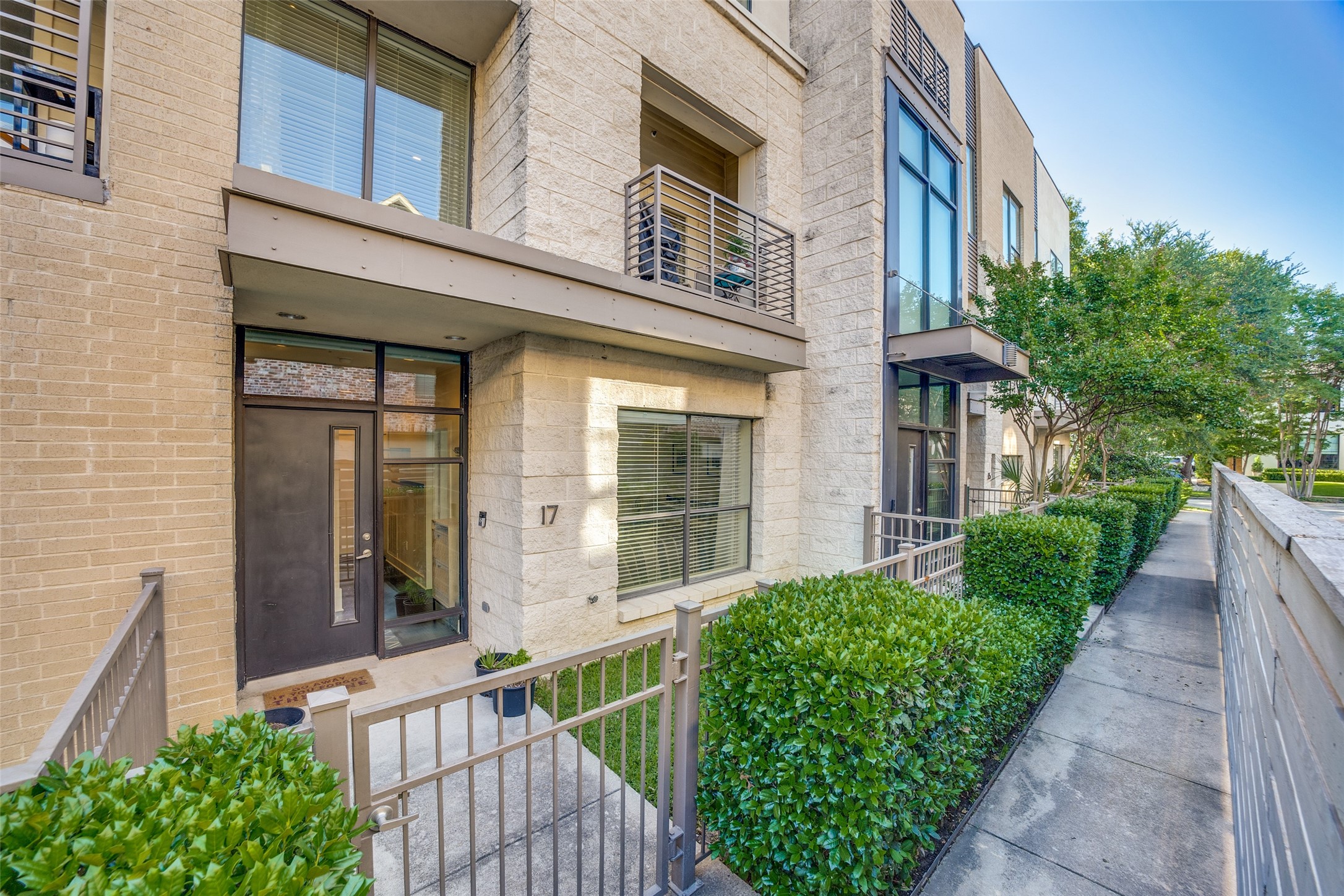 4140 Newton Avenue 17