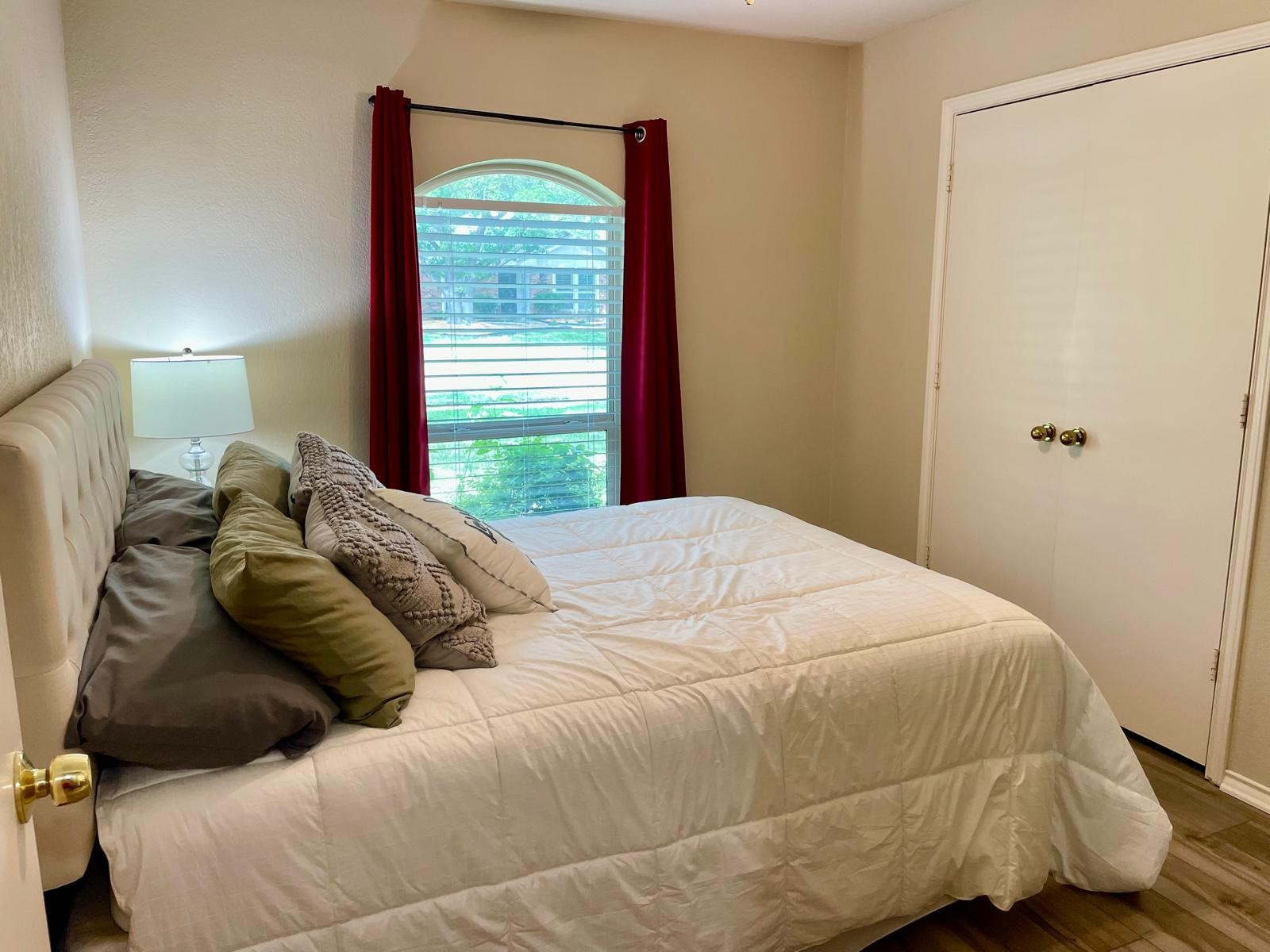 124 Meadowglen Circle