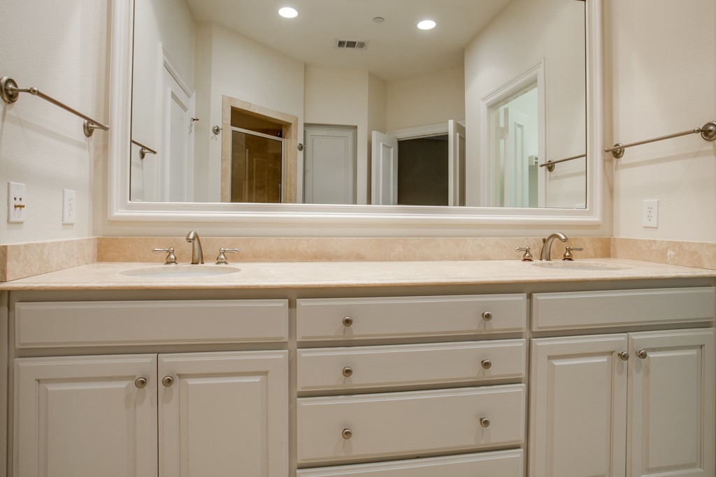 4502 Holland Avenue 206