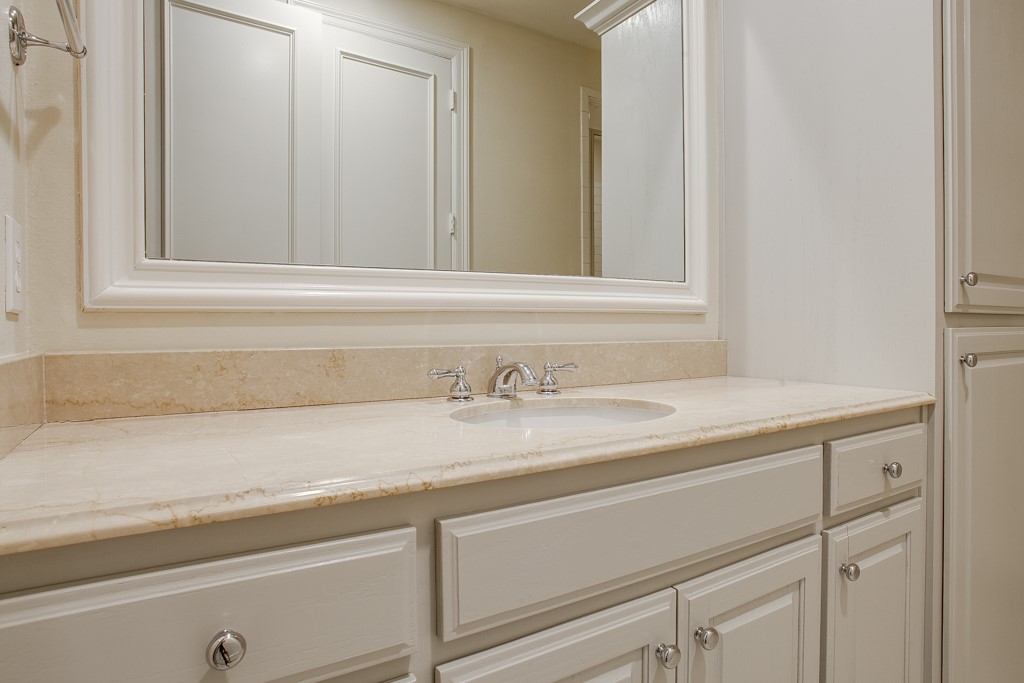 4502 Holland Avenue 206