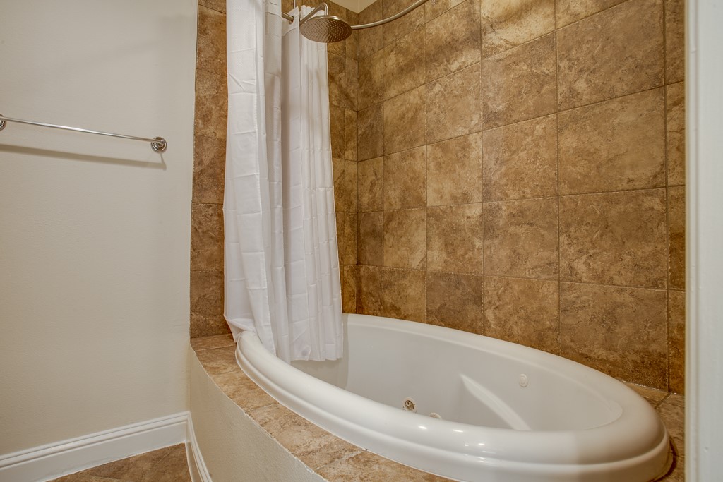 4502 Holland Avenue 206