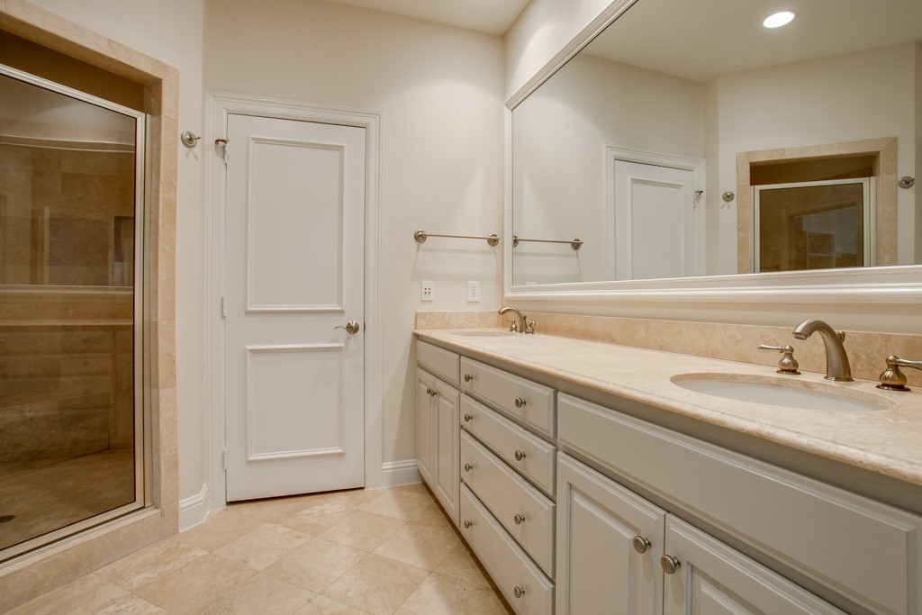 4502 Holland Avenue 206