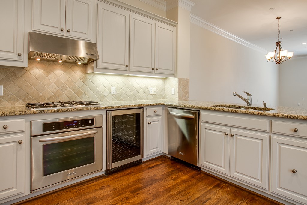 4502 Holland Avenue 206