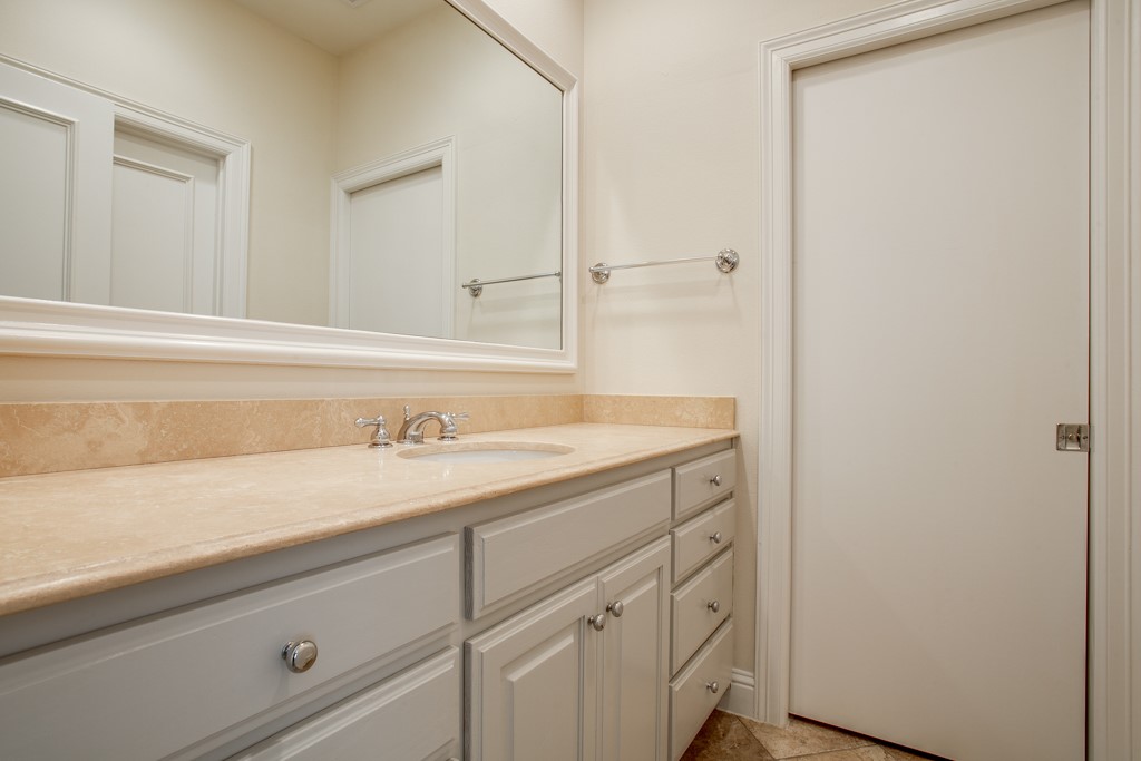 4502 Holland Avenue 206