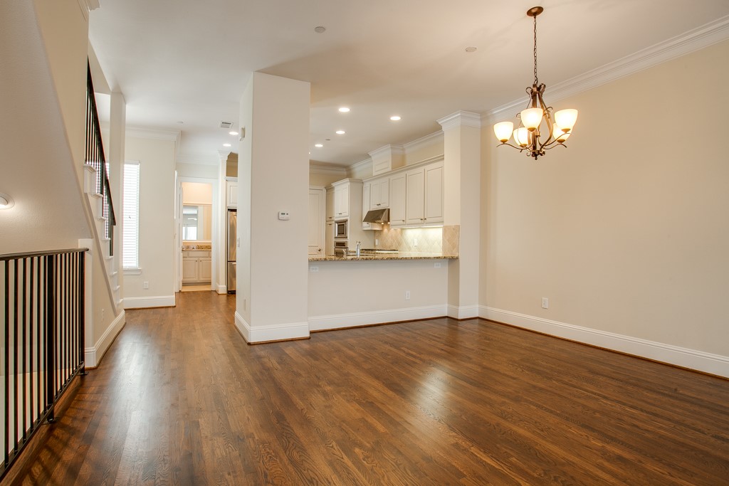 4502 Holland Avenue 206