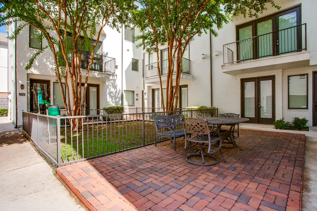 4502 Holland Avenue 206