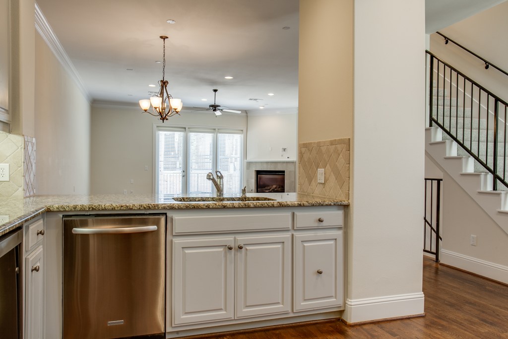 4502 Holland Avenue 206