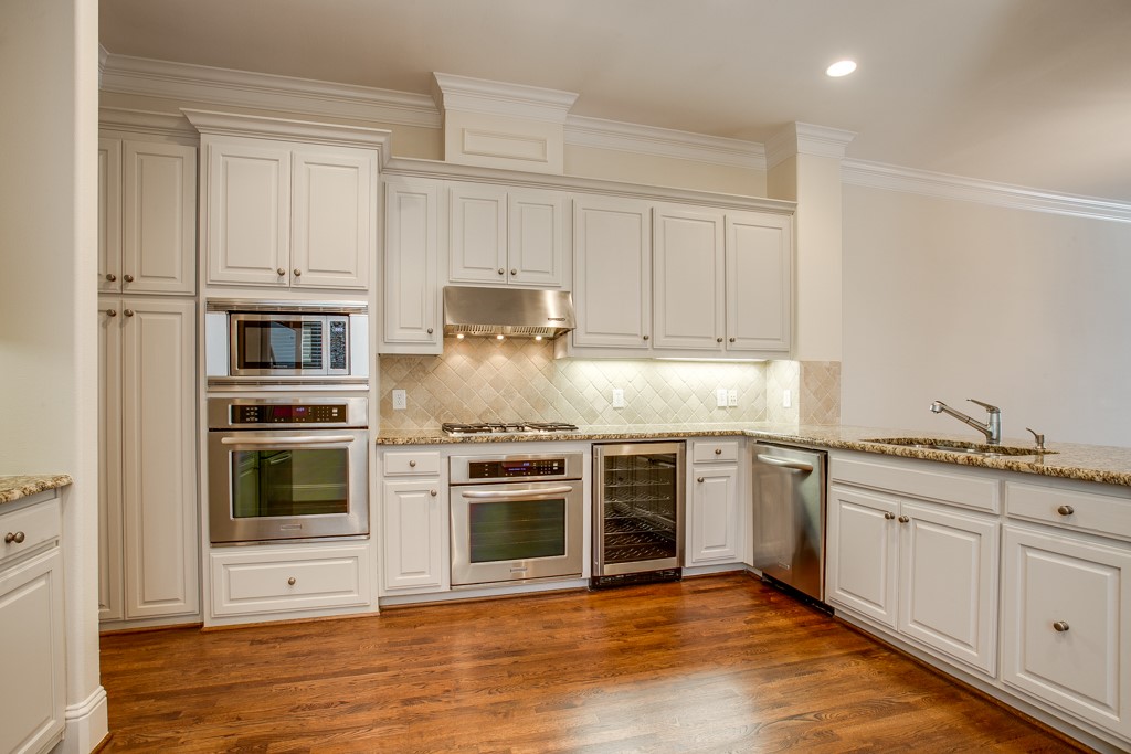 4502 Holland Avenue 206