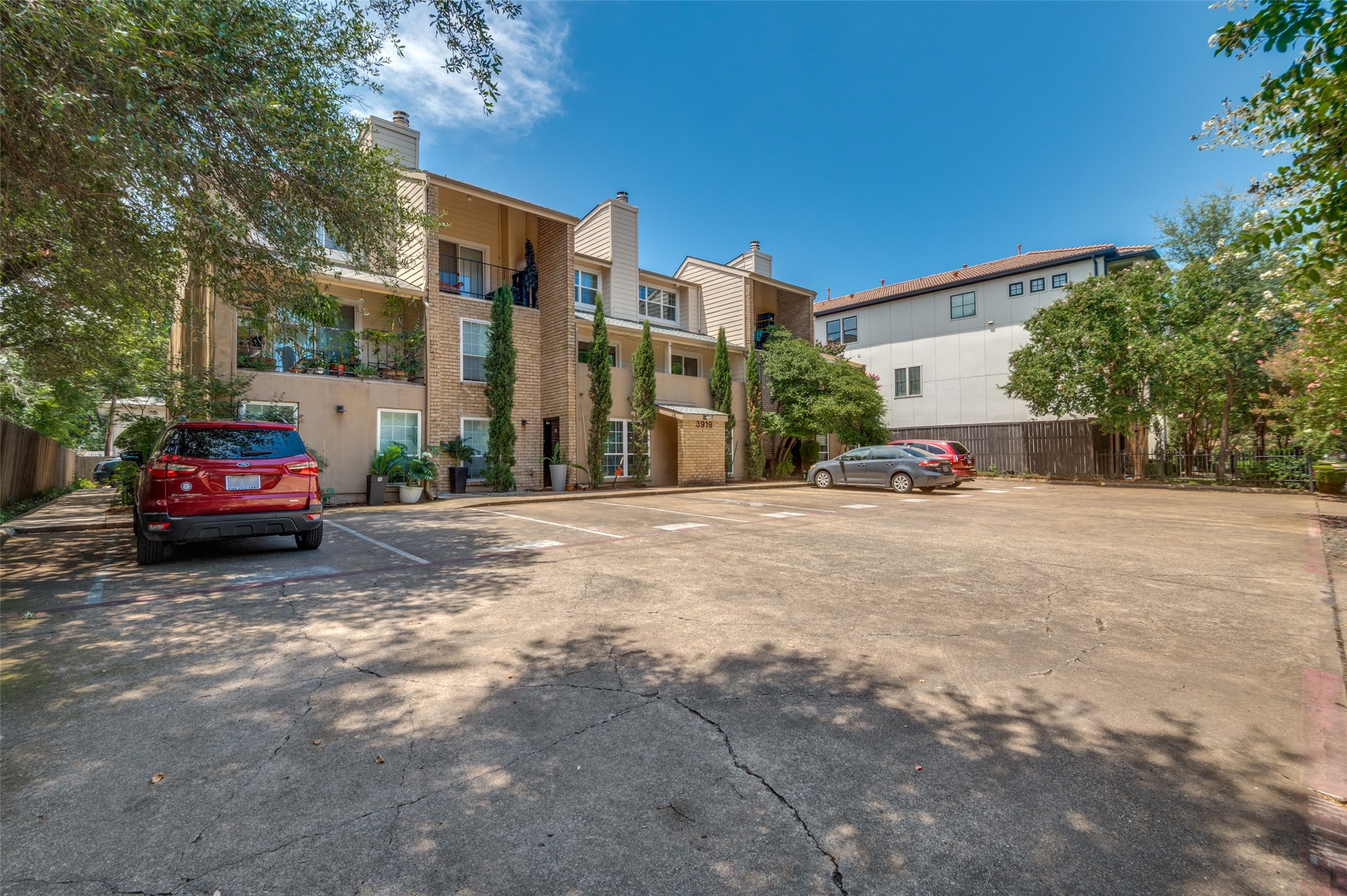 3919 Holland Avenue 203