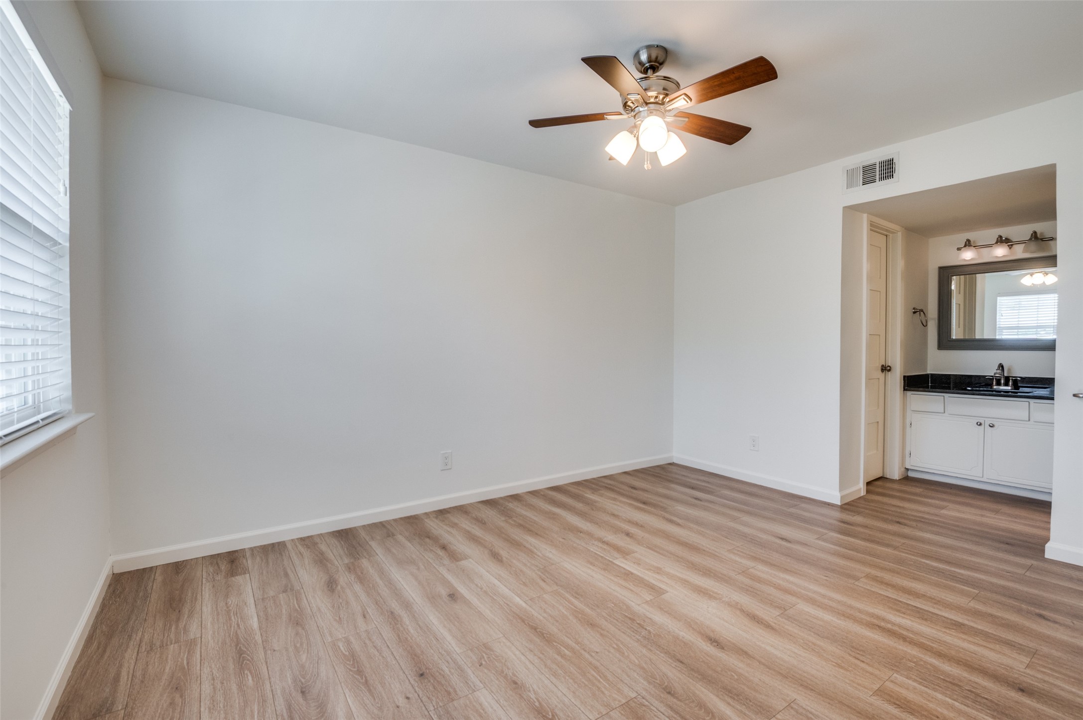 3919 Holland Avenue 203