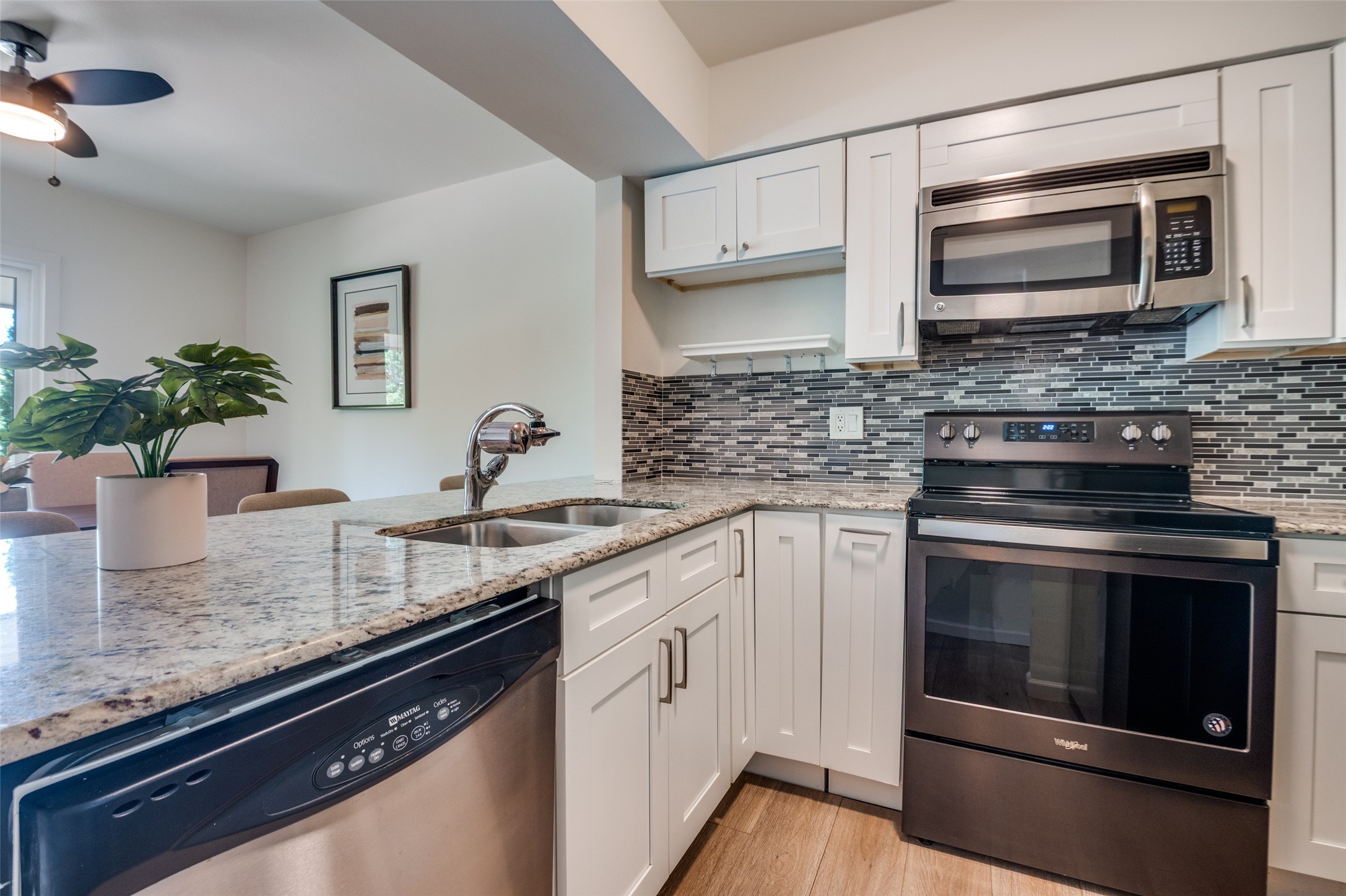 3919 Holland Avenue 203