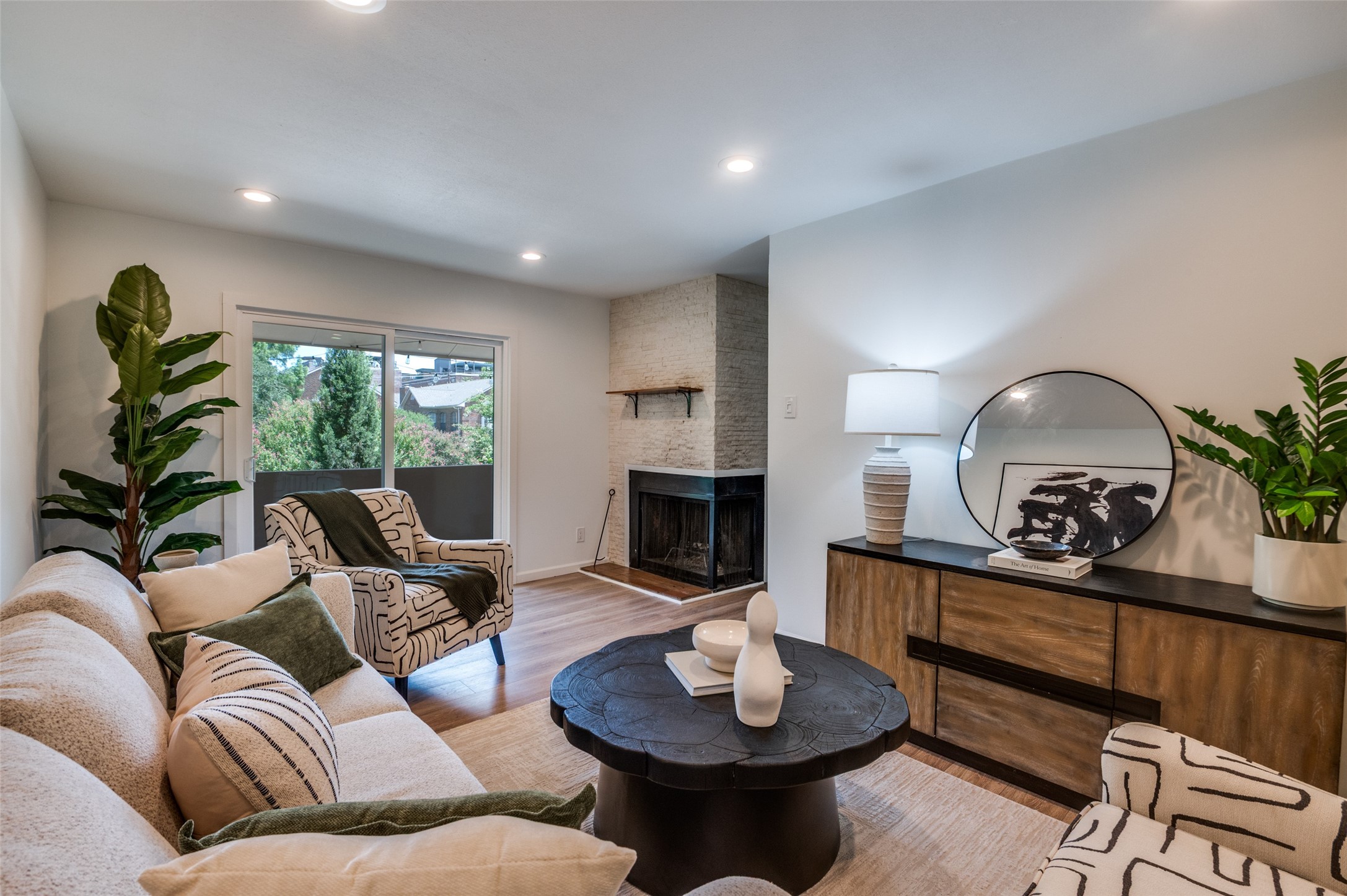 3919 Holland Avenue 203