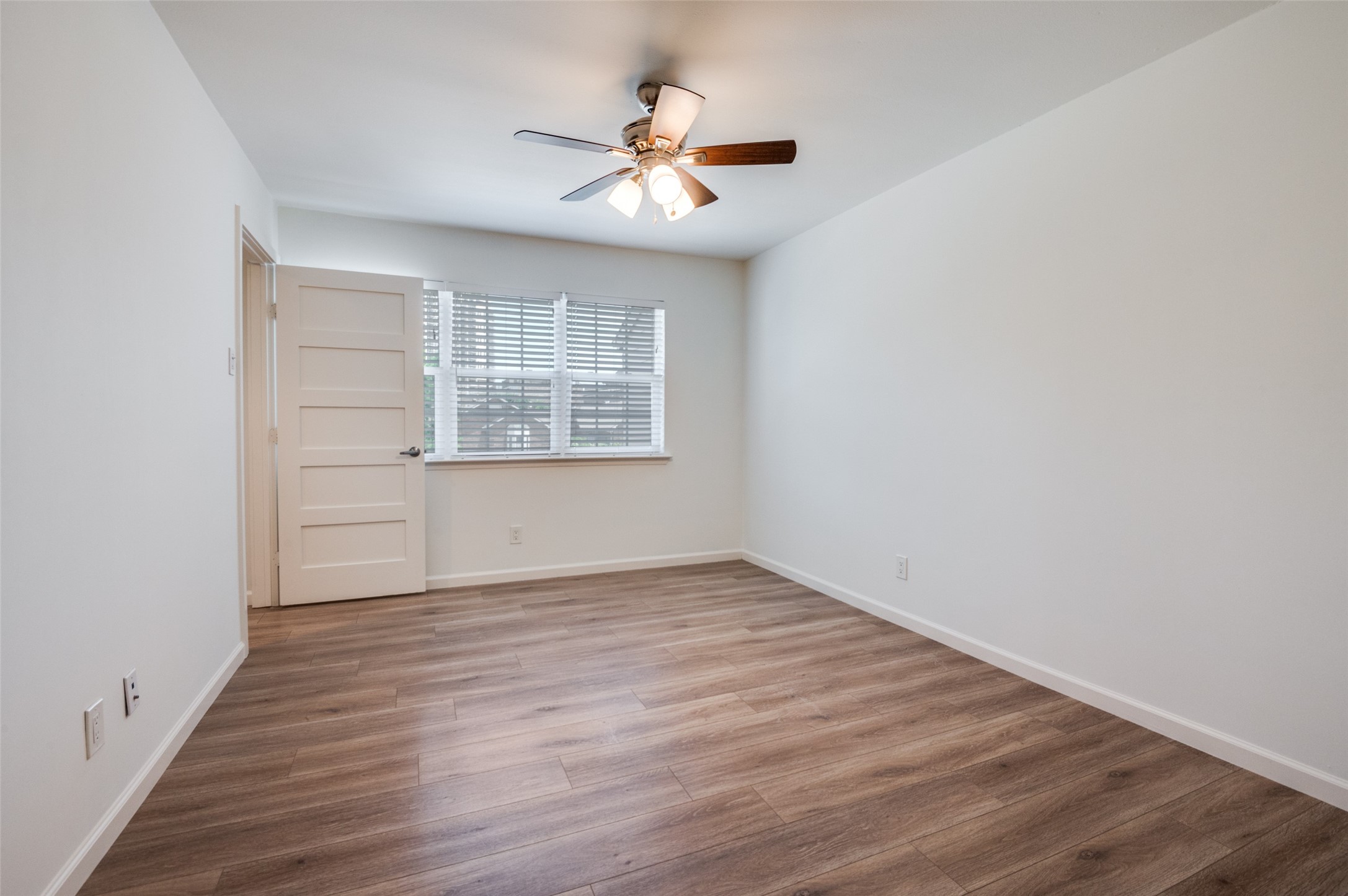 3919 Holland Avenue 203