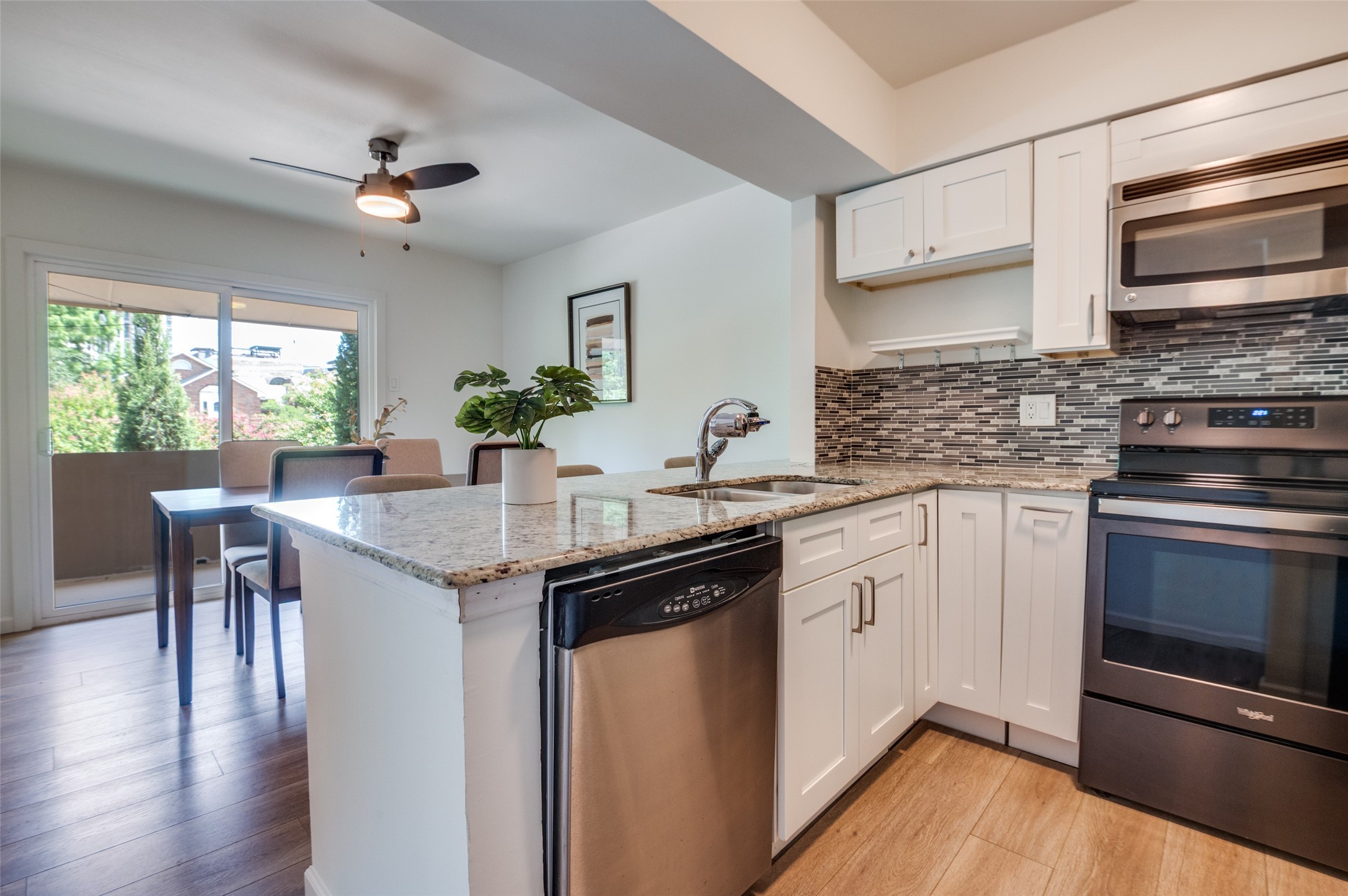 3919 Holland Avenue 203