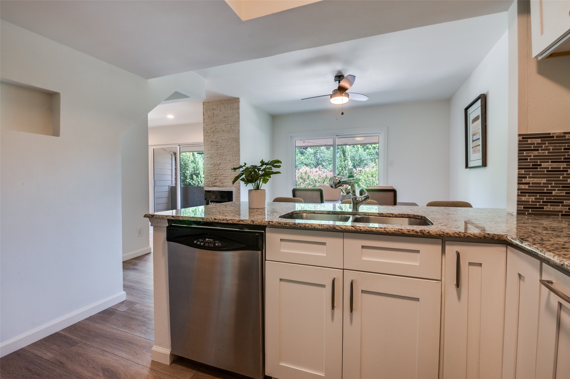 3919 Holland Avenue 203