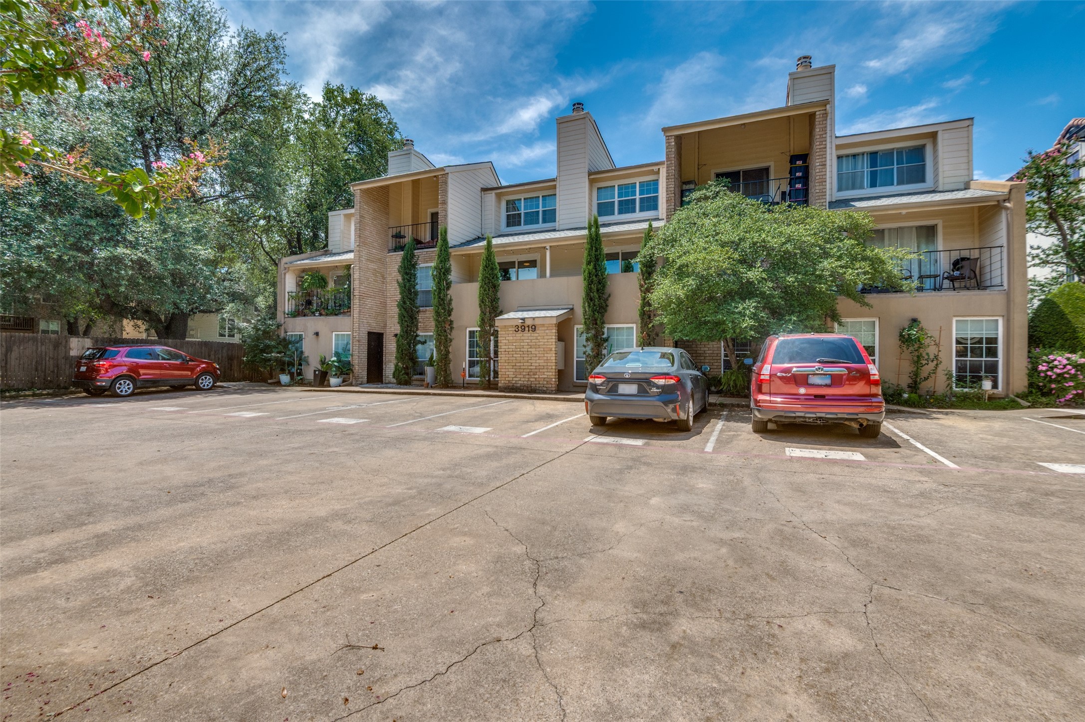 3919 Holland Avenue 203