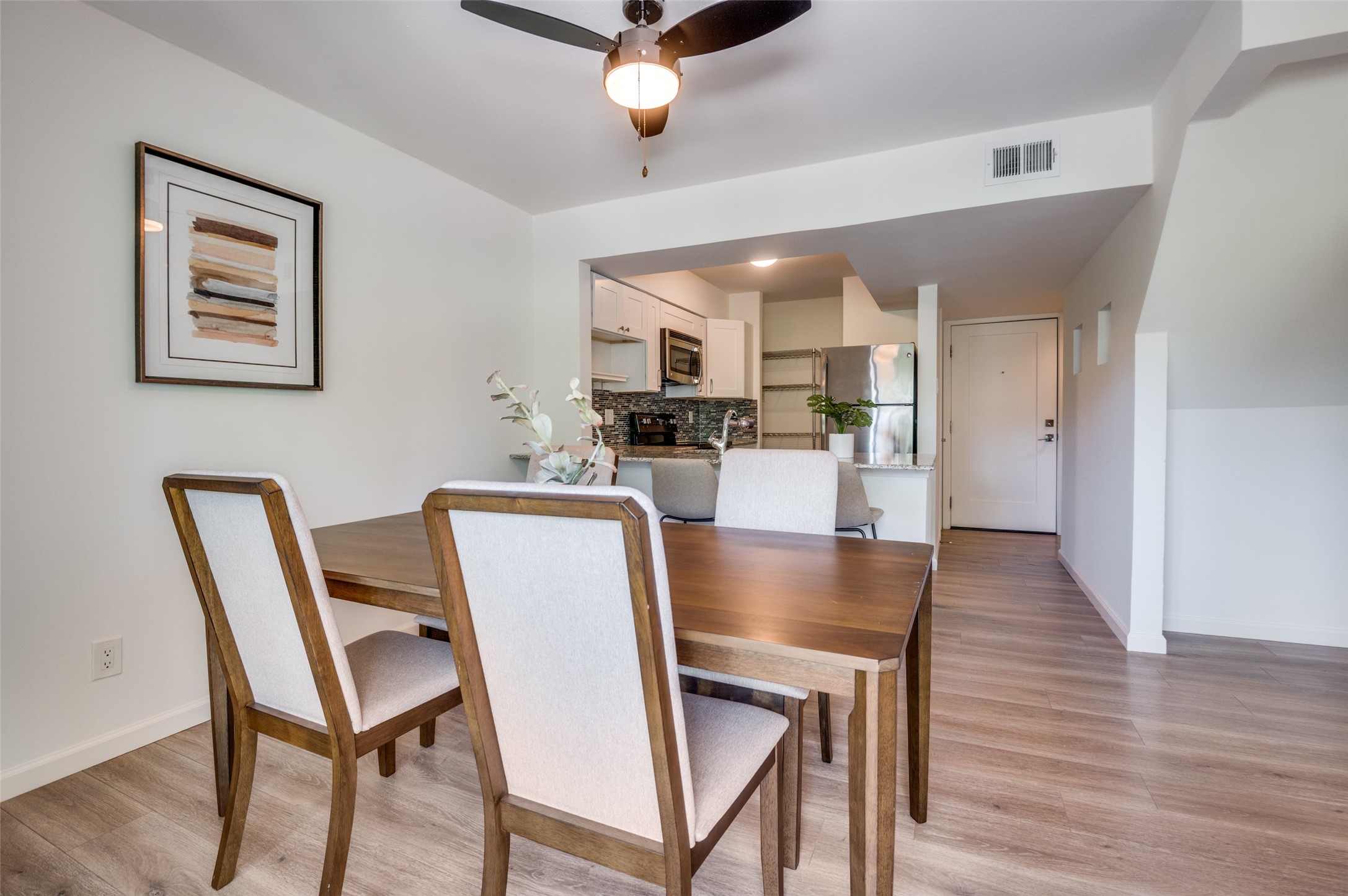 3919 Holland Avenue 203