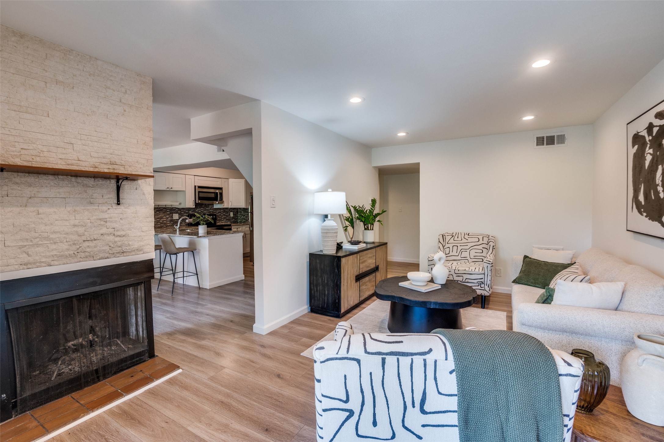 3919 Holland Avenue 203