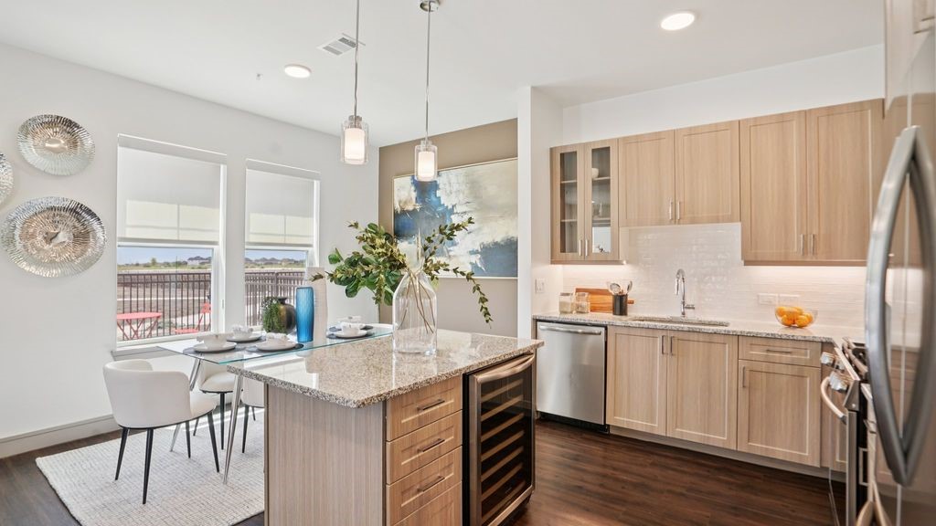 11233 American Elm Way 16101