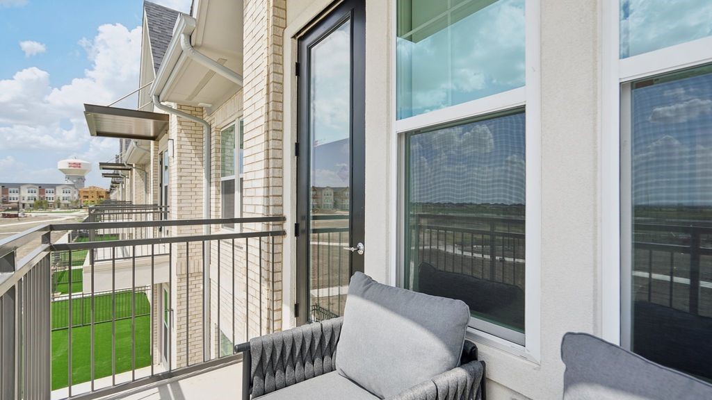 11233 American Elm Way 16101