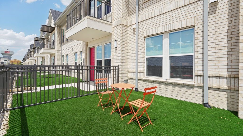 11233 American Elm Way 16101