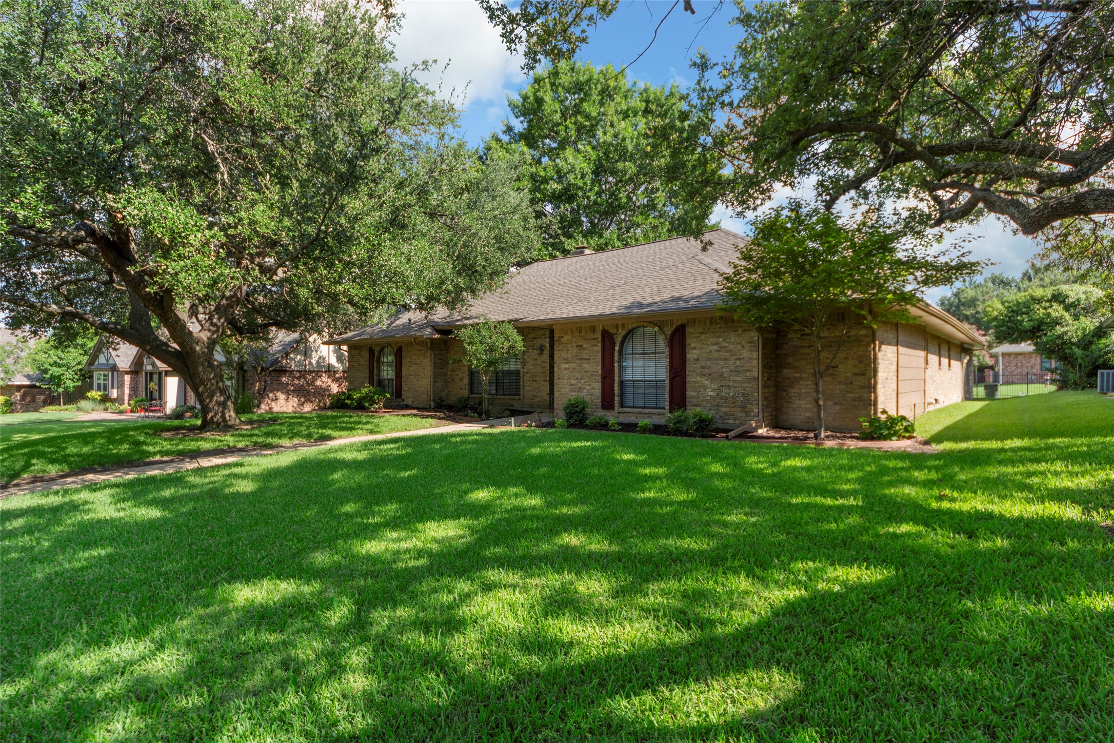 1708 Knob Hill Drive