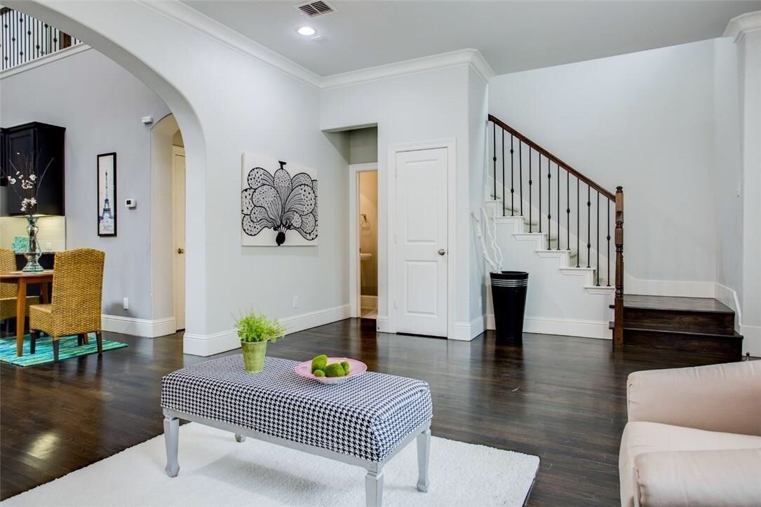 2221 Longwood Drive