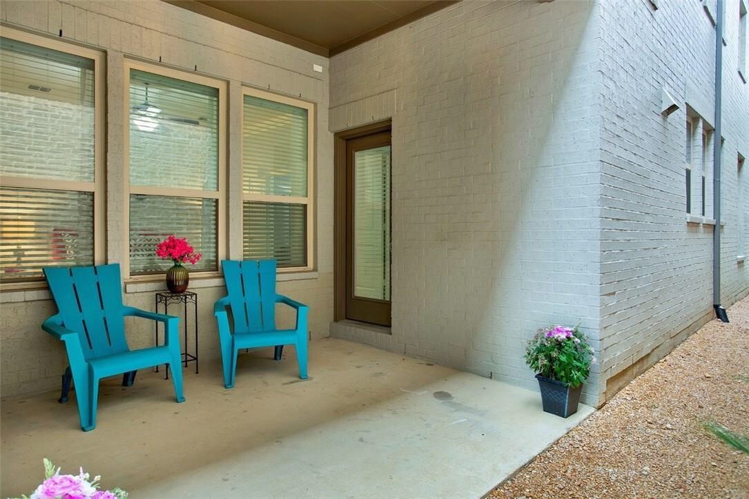2221 Longwood Drive