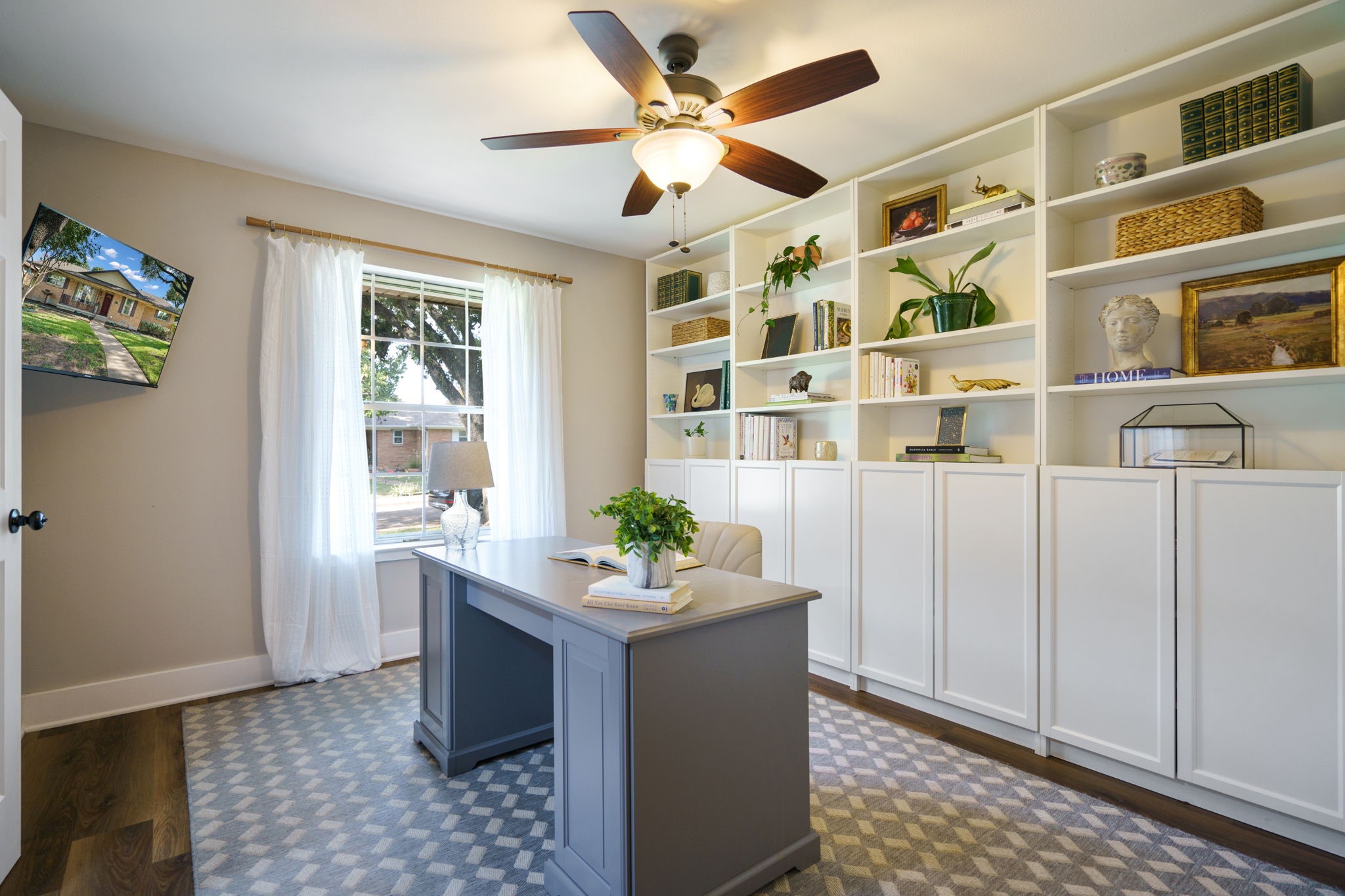 8318 Londonderry Lane