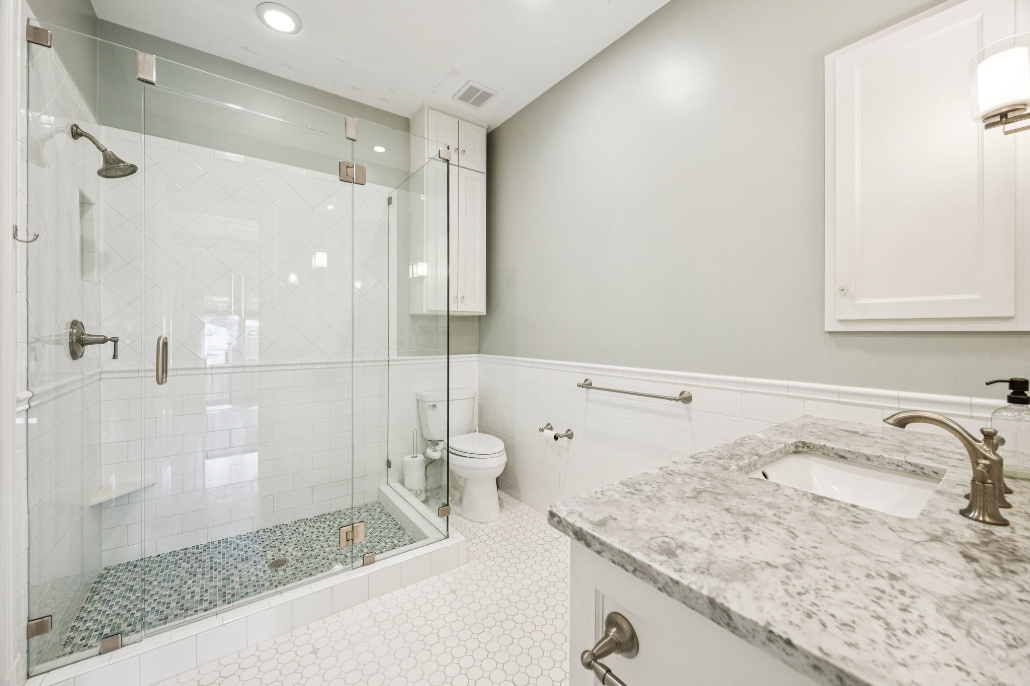 6006 Mercedes Avenue