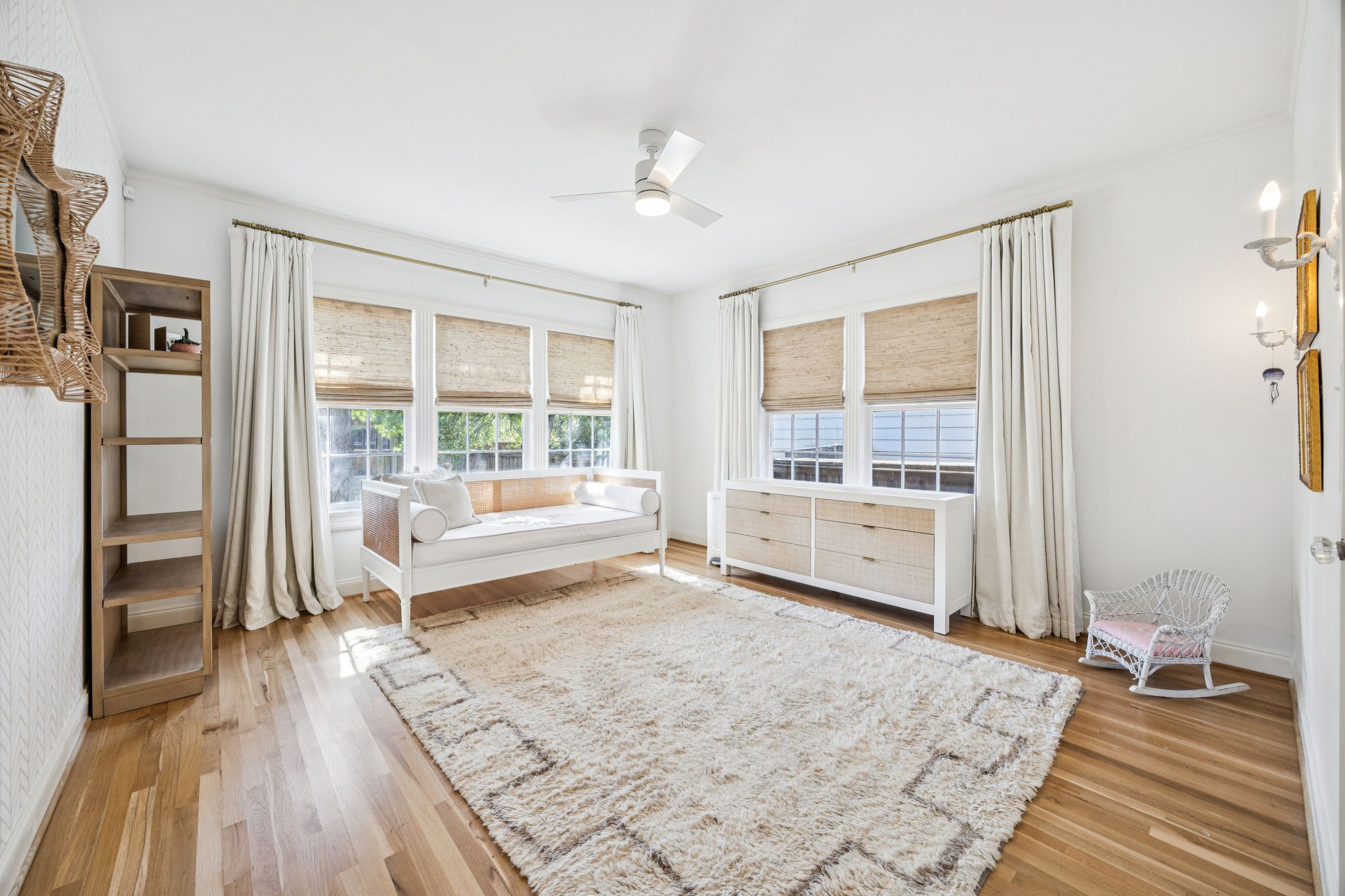 6006 Mercedes Avenue