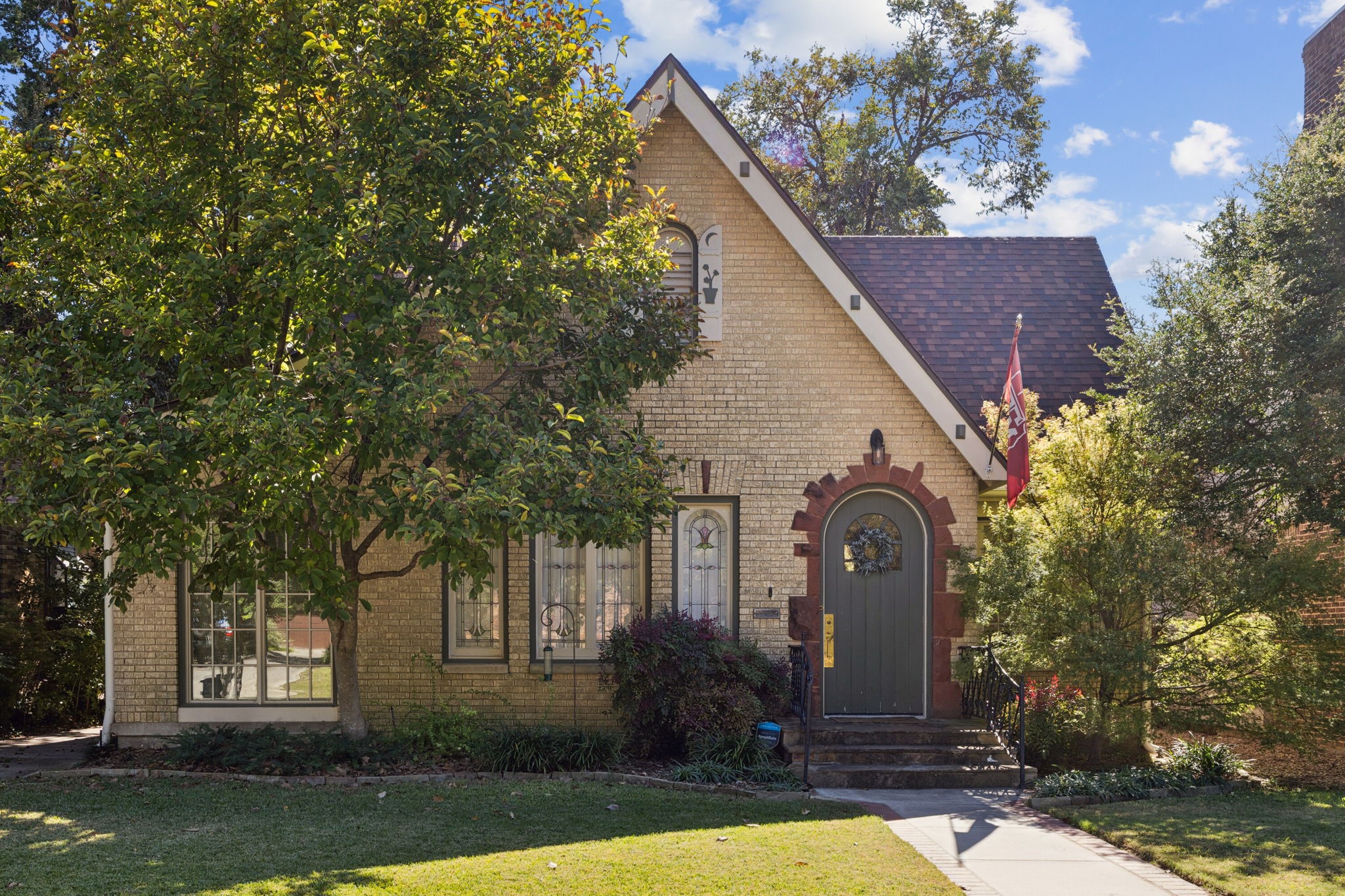 6006 Mercedes Avenue