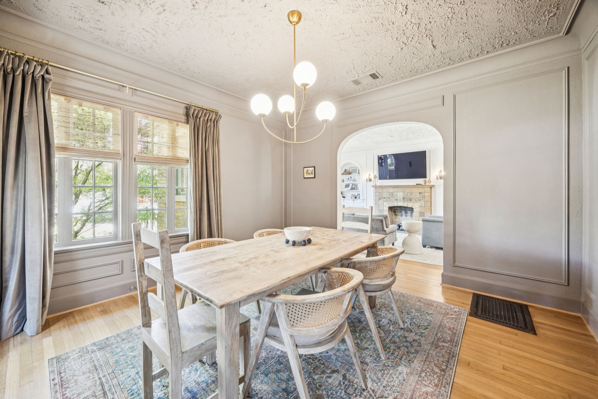 6006 Mercedes Avenue