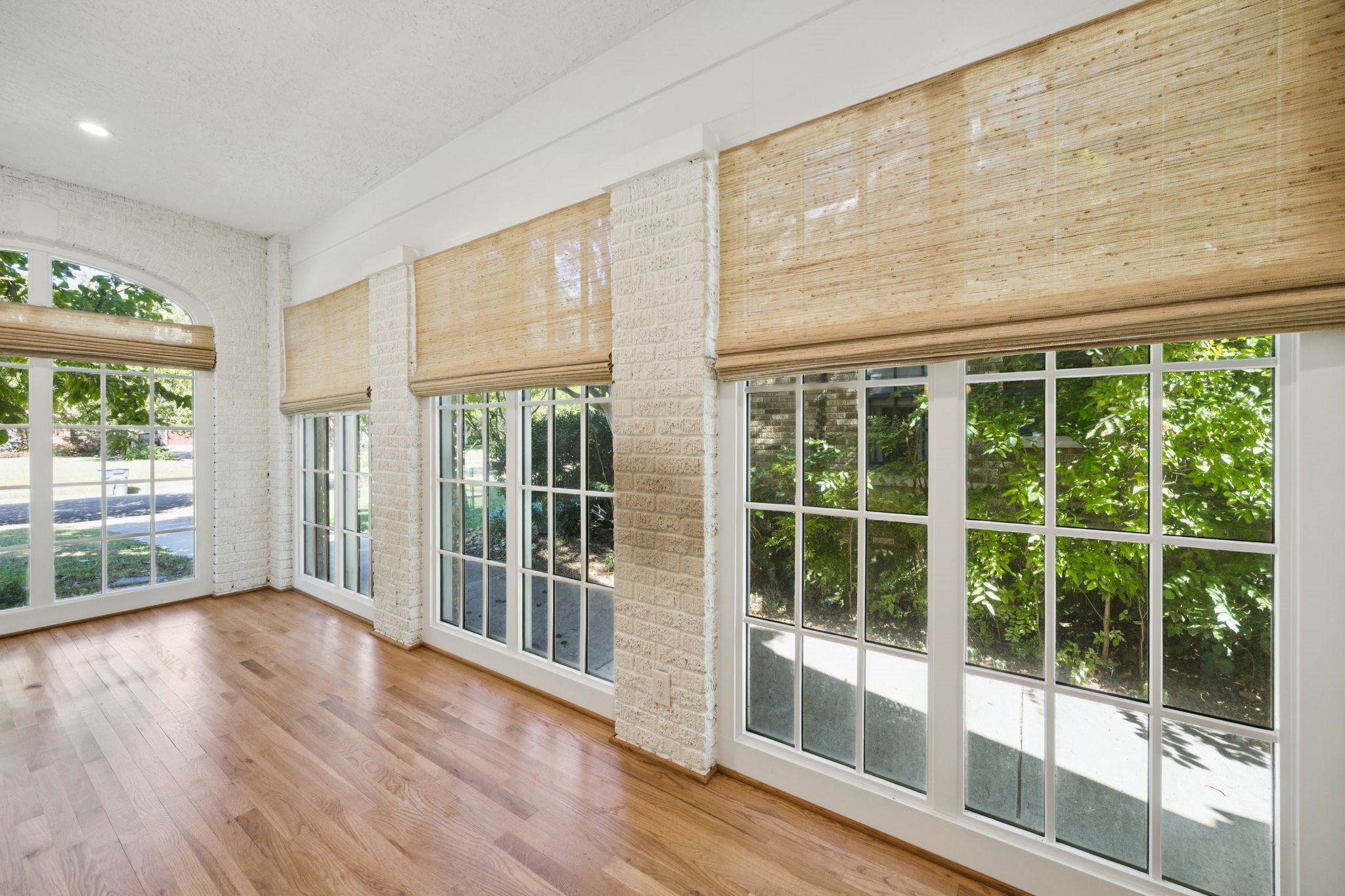 6006 Mercedes Avenue